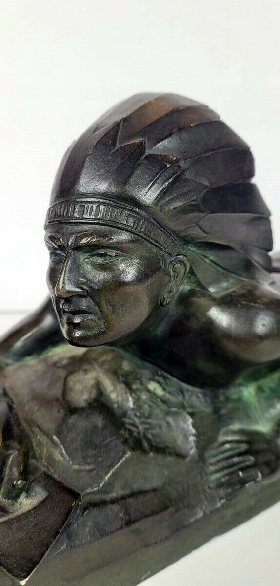 Art Deco Bronze Sculpture With Green Patina Representing An Indian On The Lookout. Signed E.Guy For Edouard Guy Du Passage (1872   1925)   France photo vinterior