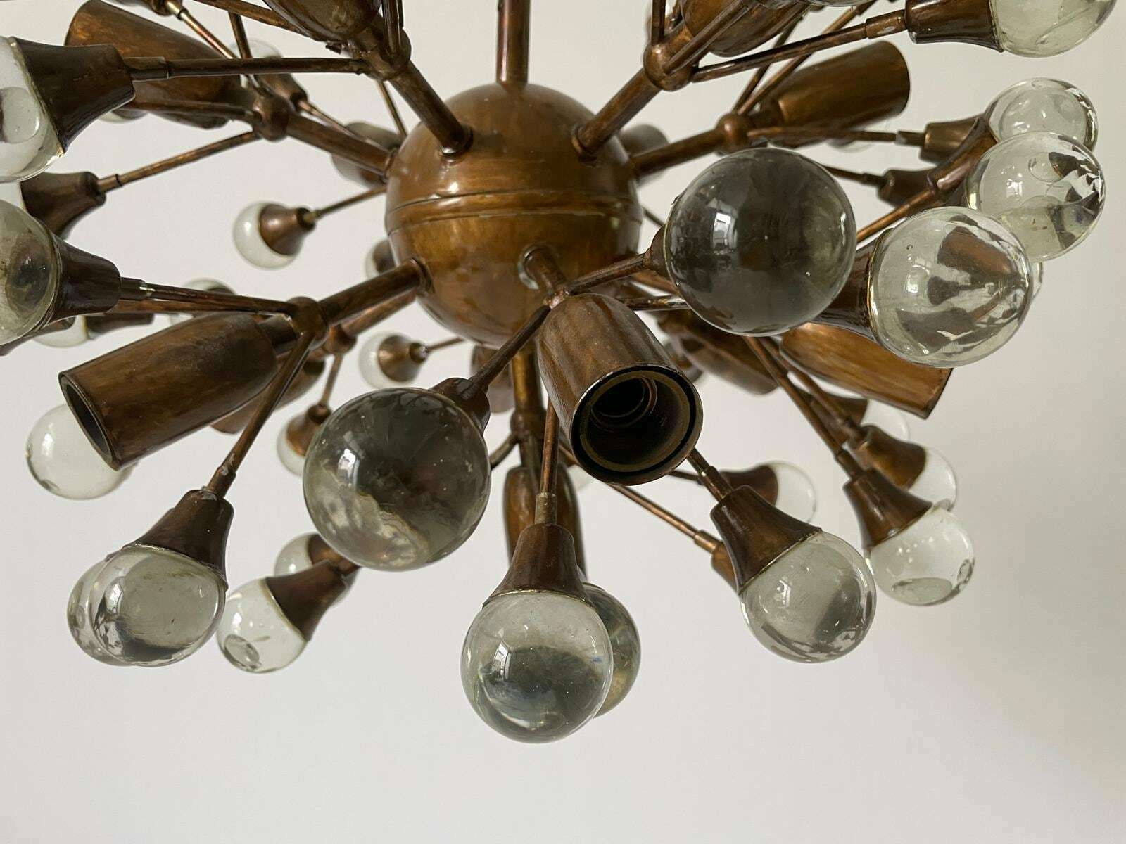 photo furniture Wonderful 13 Armed Brass And Crystal Glass Atomic Chandelier By Vereinigte Werkstätten München, 1960s, Germany