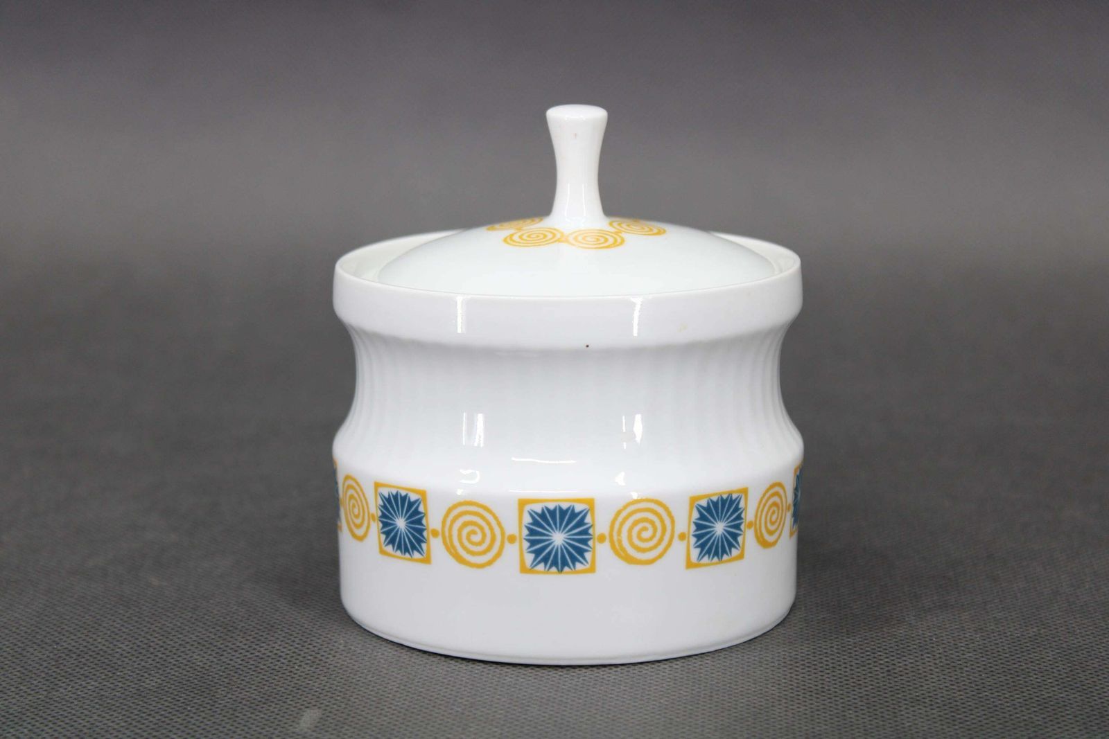 photo vintage 1964 Jaroslav Jezek Exlusive Porcelain Tea Set "Nefertiti", Czechoslovakia