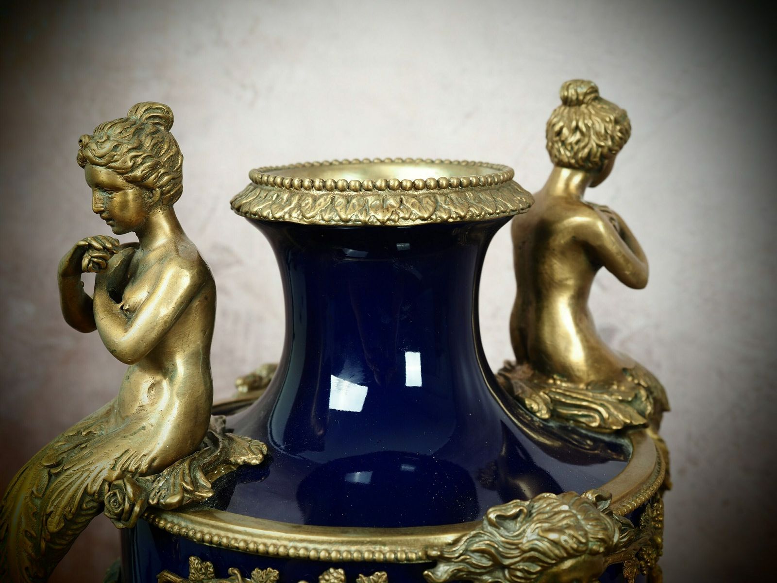 Luxurious Antiqua Style Porcelain Vase With Bronze Lid: A Masterpiece Of Elegance And Sophistication photo 867.0