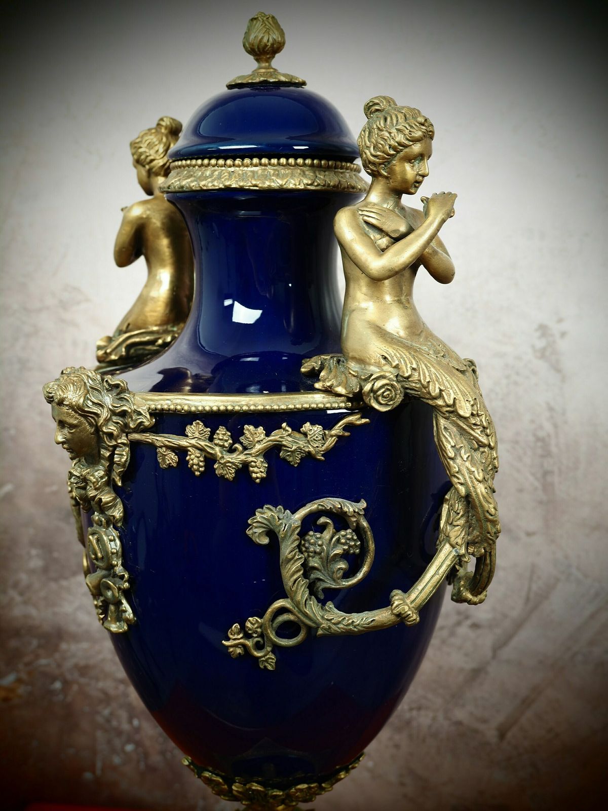 Luxurious Antiqua Style Porcelain Vase With Bronze Lid: A Masterpiece Of Elegance And Sophistication photo buy