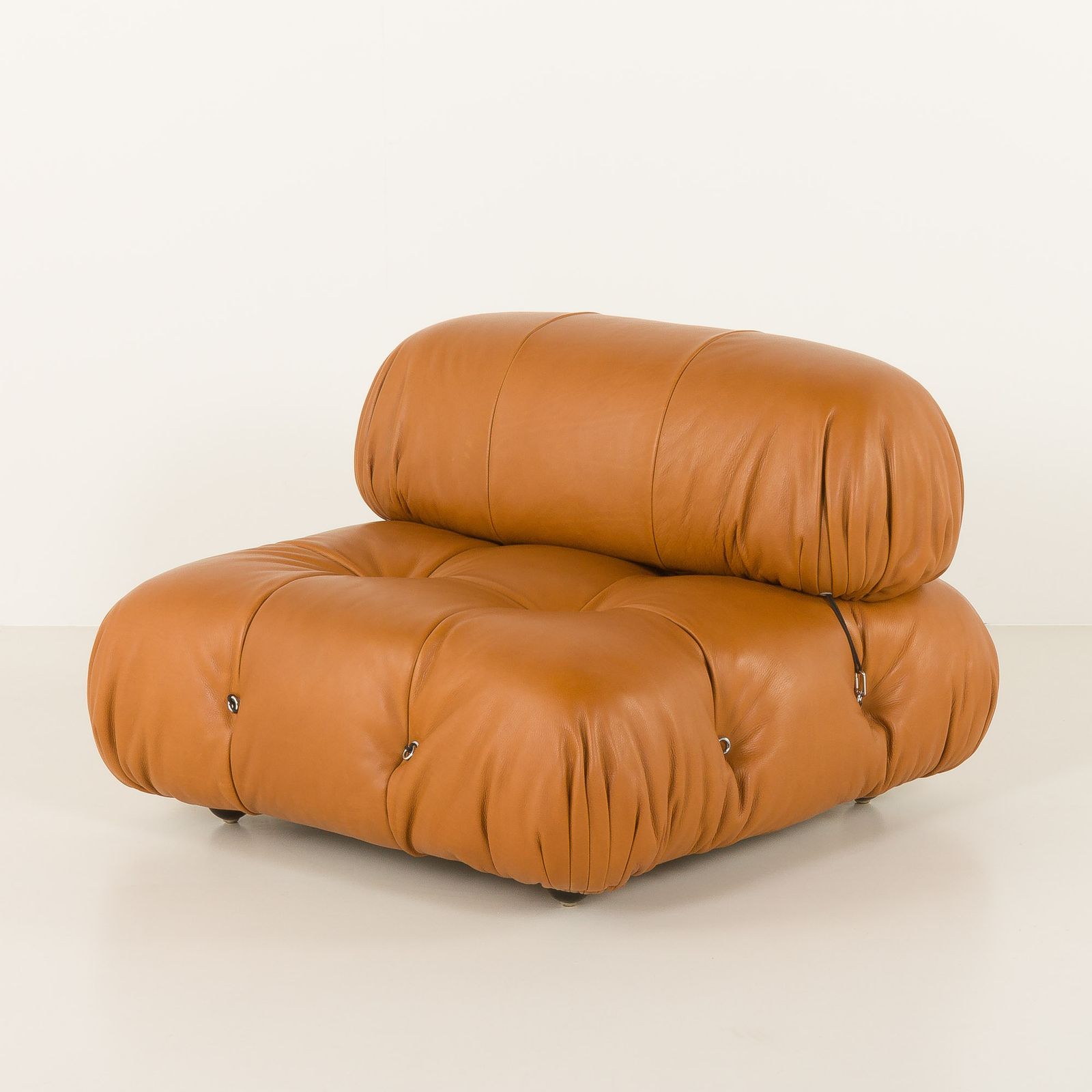 photo furniture Camaleonda Sofa By Mario Bellini In Full Grain Natural Aniline Leather, Italy 1970s