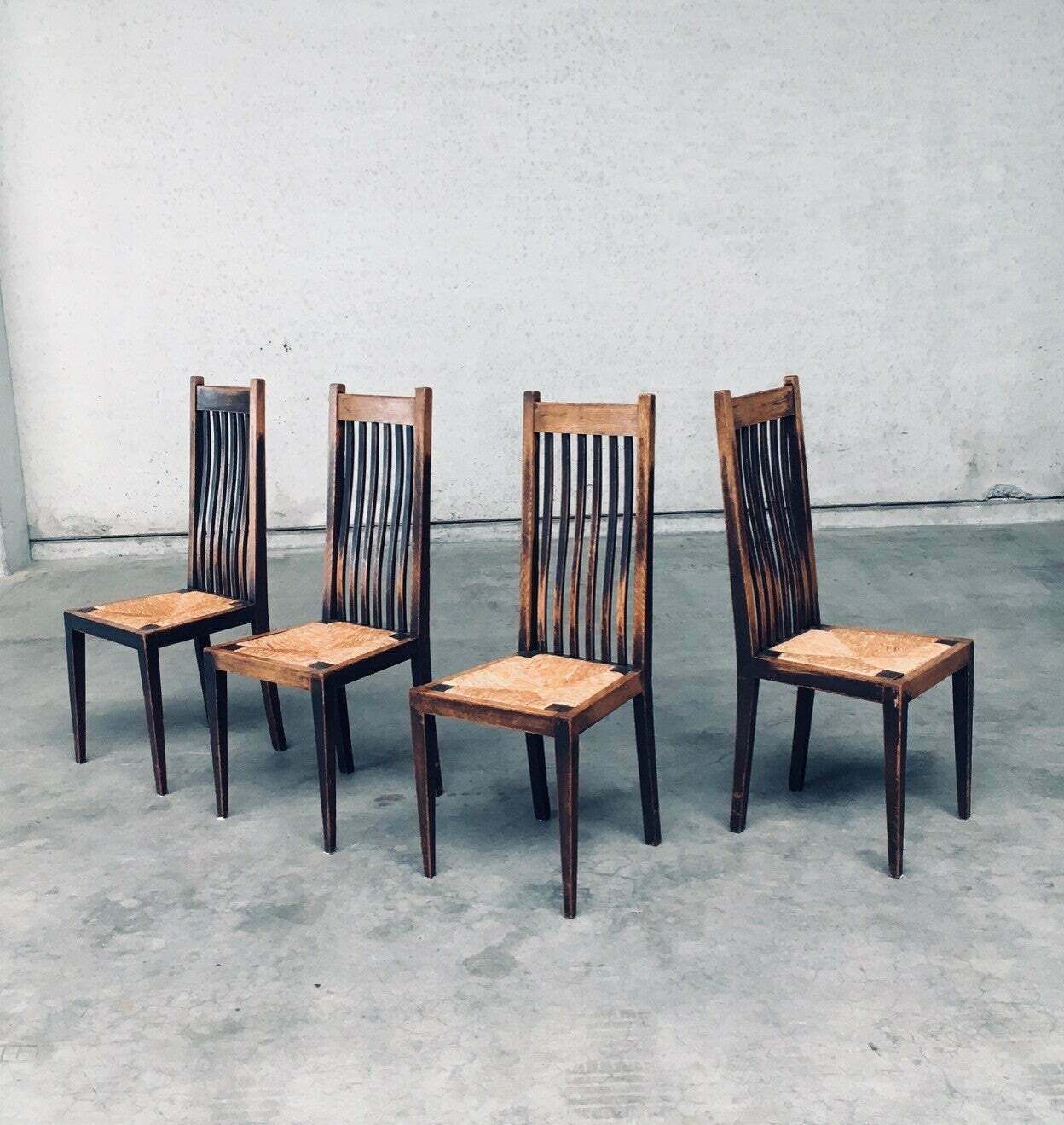 Stoelen In De Stijl Van Het Vroeg 20e Eeuwse Nederlandse Modernisme, Ontworpen Door Een Architect photo vinterior