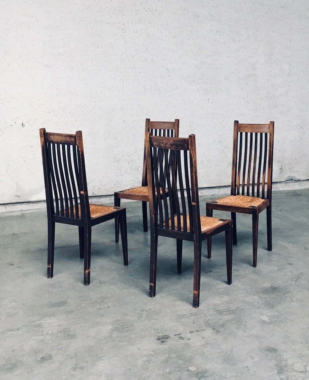 photo for sale Stoelen In De Stijl Van Het Vroeg 20e Eeuwse Nederlandse Modernisme, Ontworpen Door Een Architect