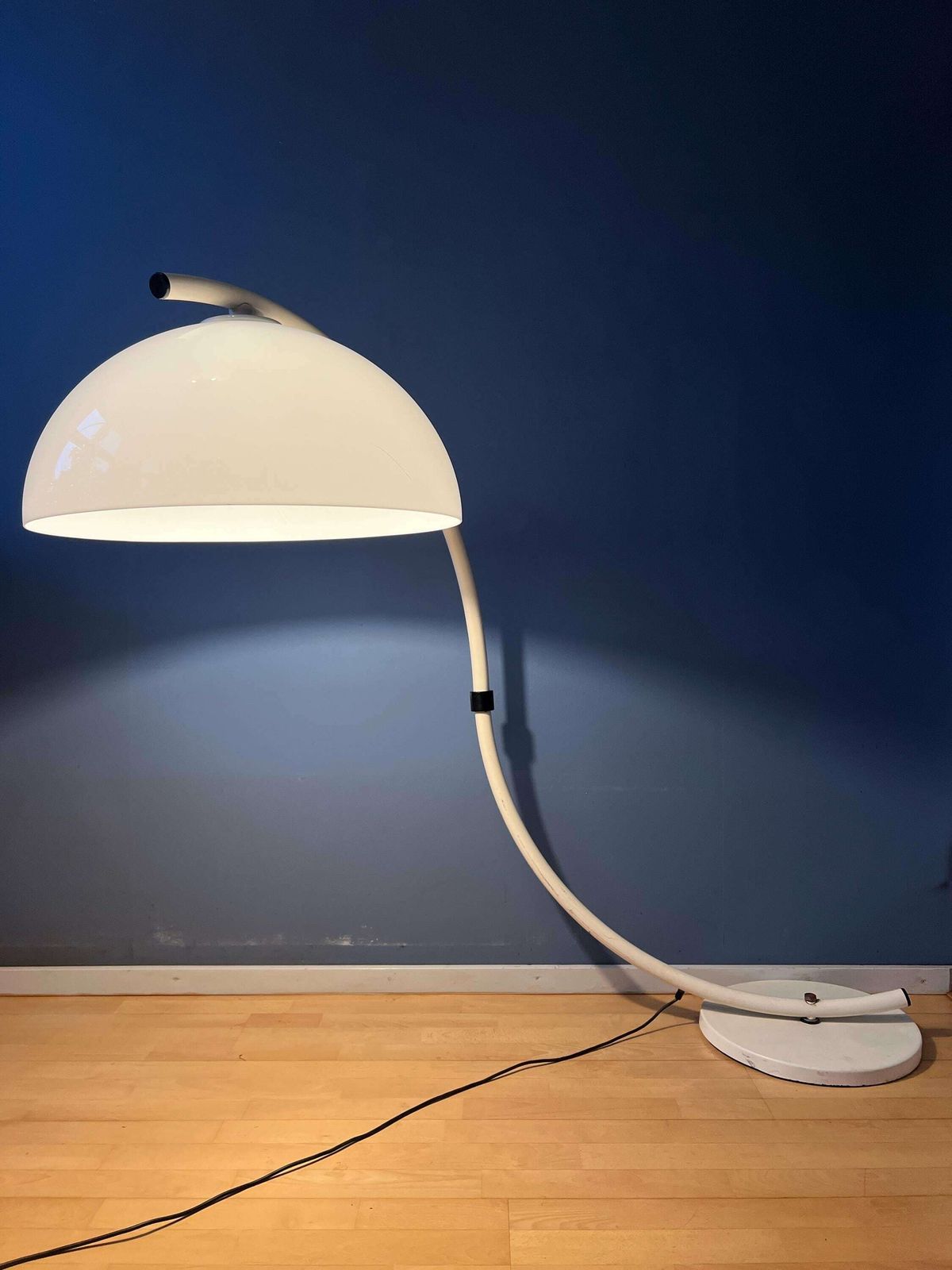 Witte Mid Century Dijkstra Flexibele Snake Mushroom Vloerlamp photo 974.0