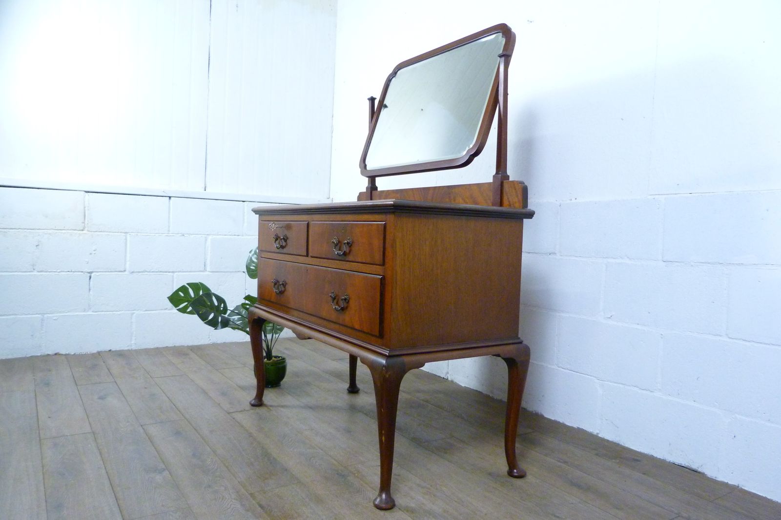 Early 20th Century Mahogany Dressing Table On Cabriolet Legs photo furniture