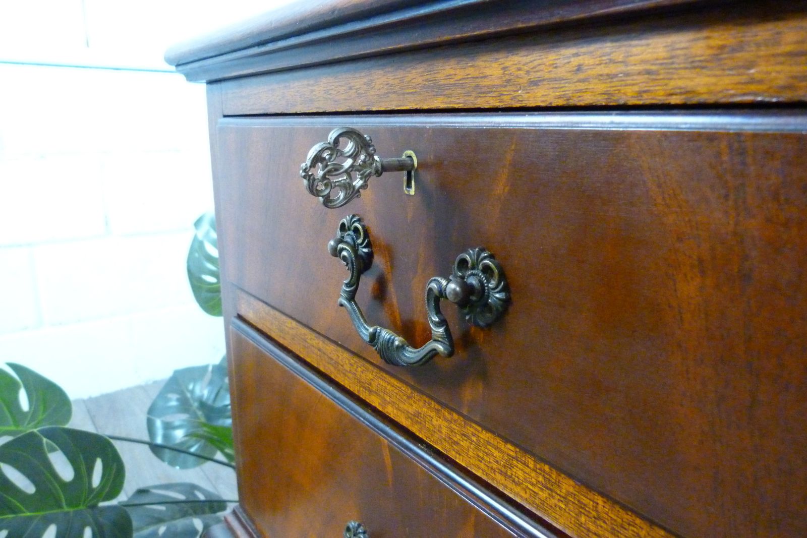 Early 20th Century Mahogany Dressing Table On Cabriolet Legs photo vinterior