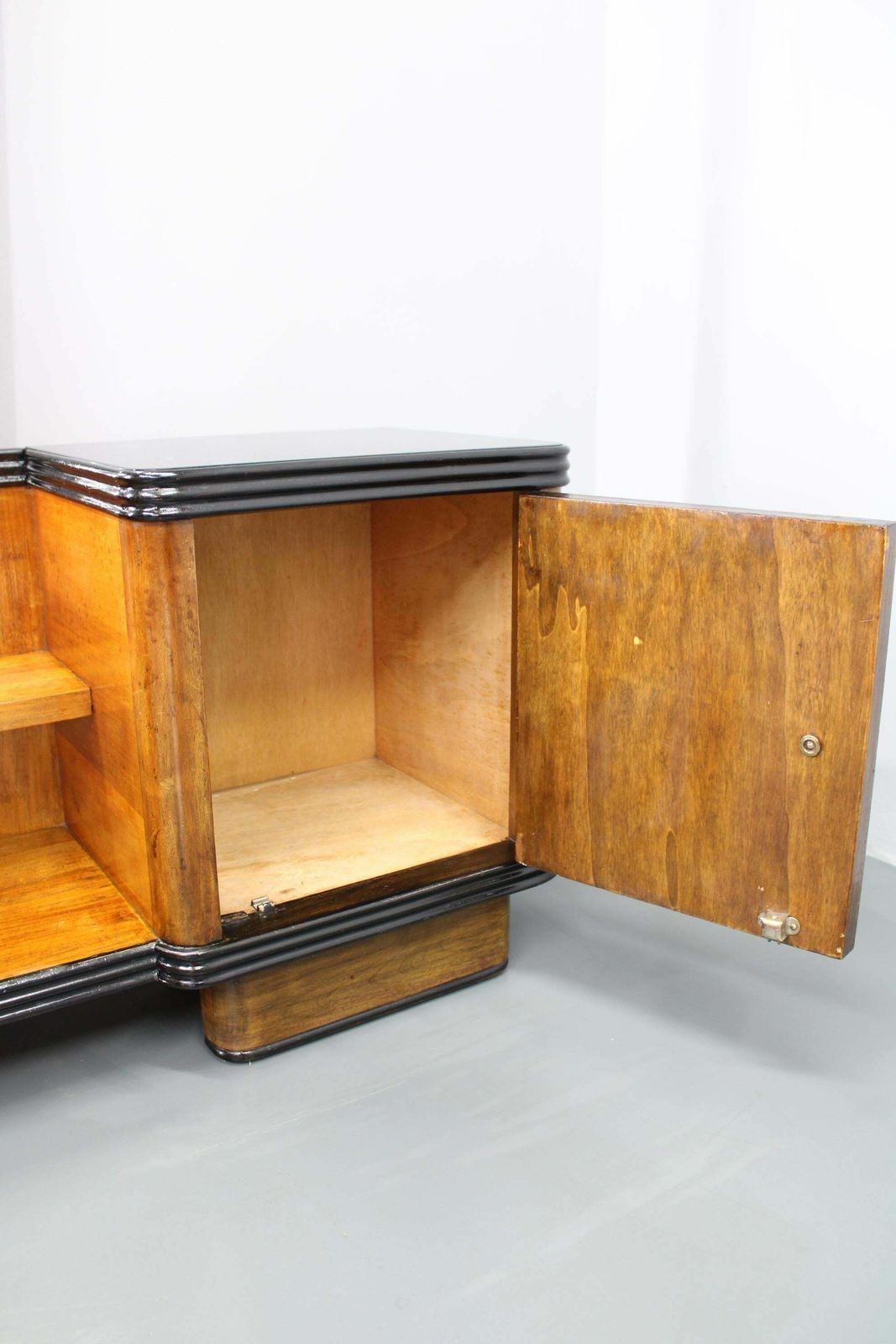 1940s Italian Art Deco Mirror Cabinet In Walnut Finish photo vintage