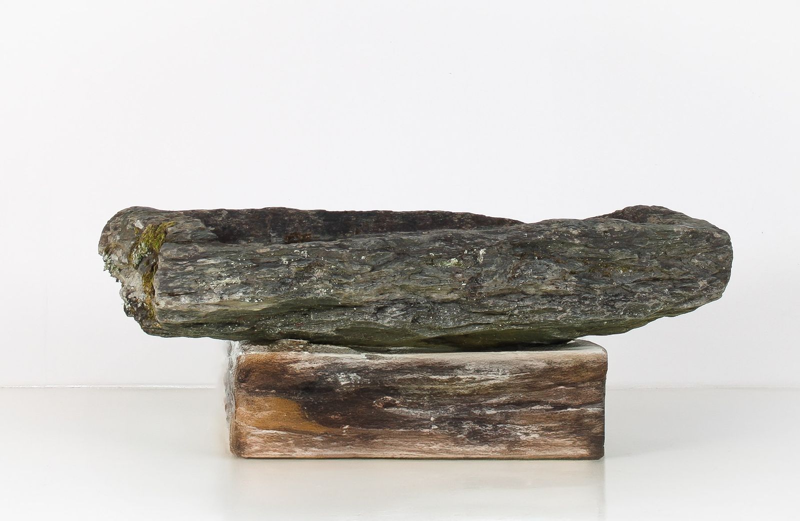 17th Century Large Stone Trough Garden Feature Weathered Moss Bonsai Carved Stone photo for sale