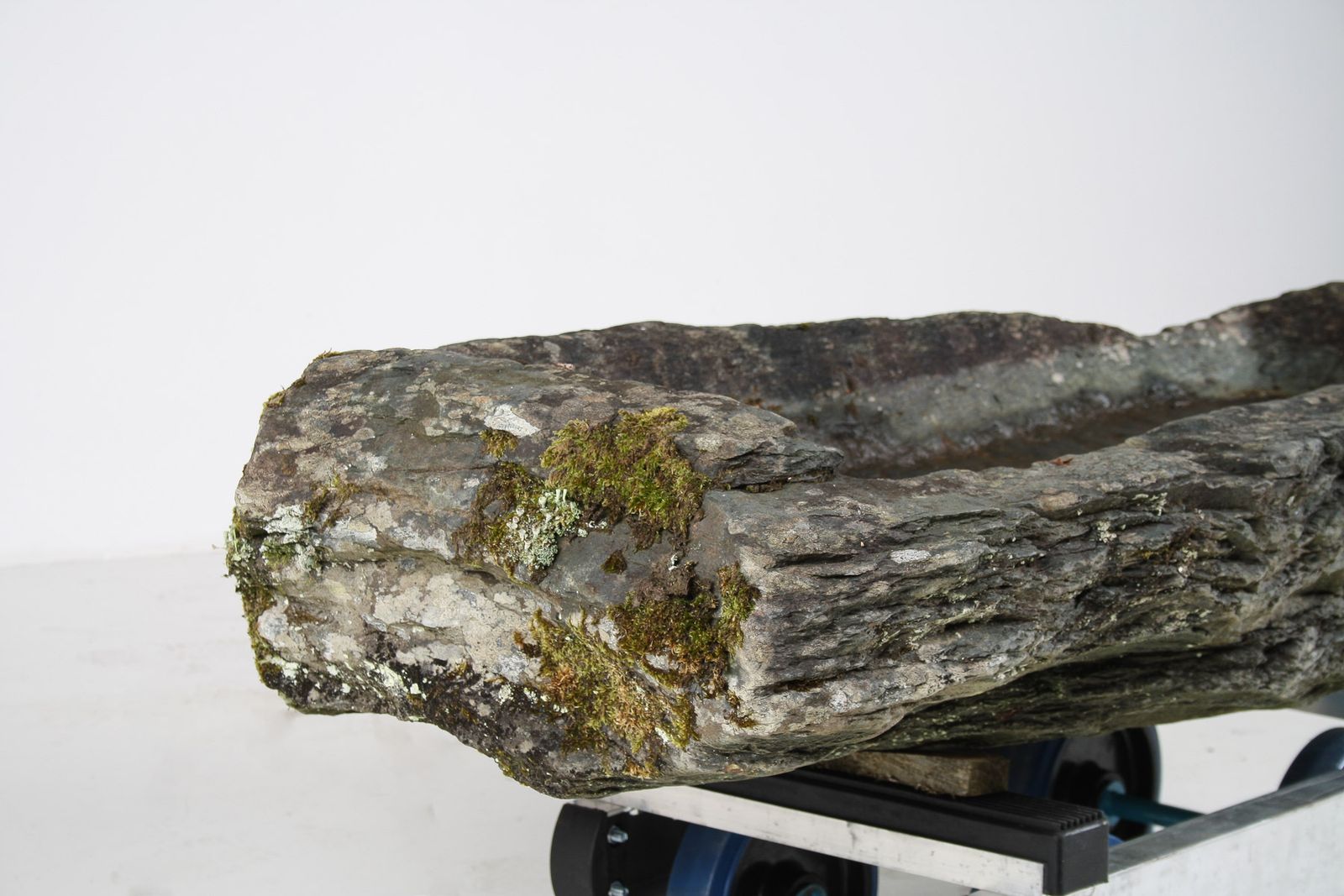 5595.0 17th Century Large Stone Trough Garden Feature Weathered Moss Bonsai Carved Stone photo
