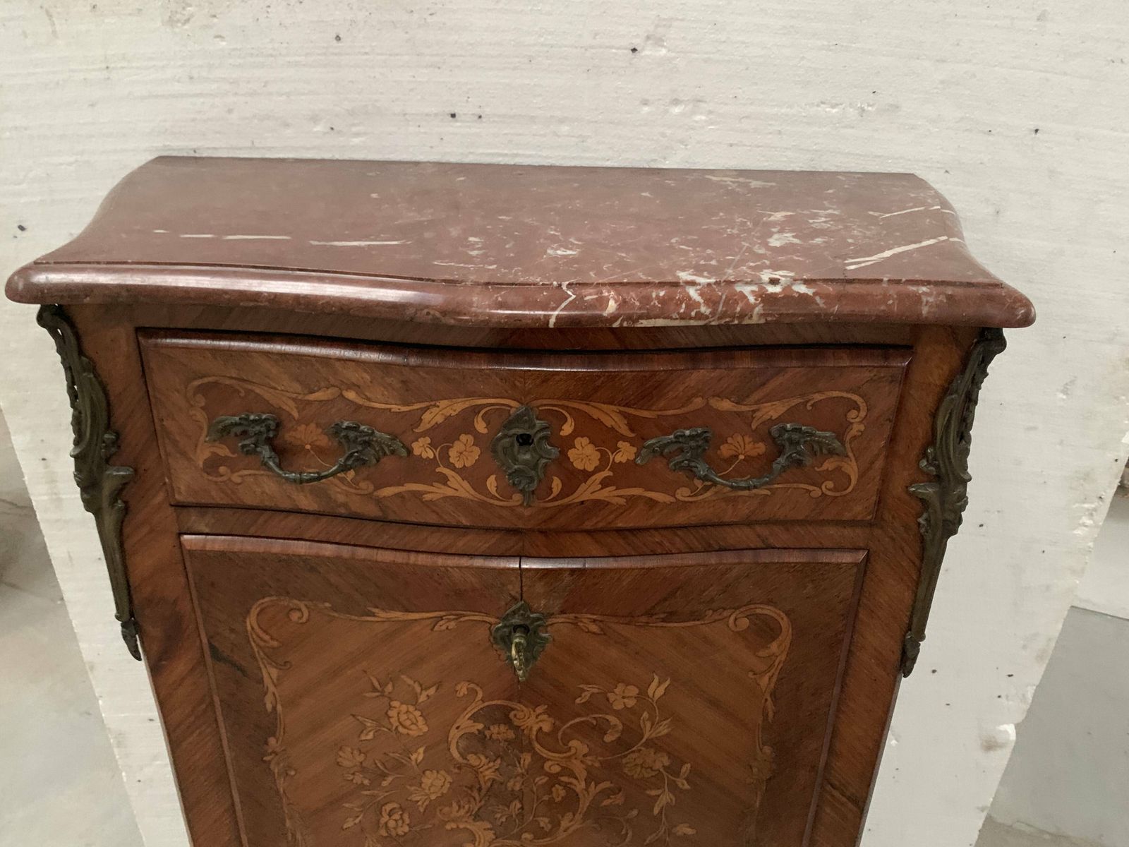 Louis XV Style Lady's Secretary In Light Wood Marquetry, 20th Century photo vinterior