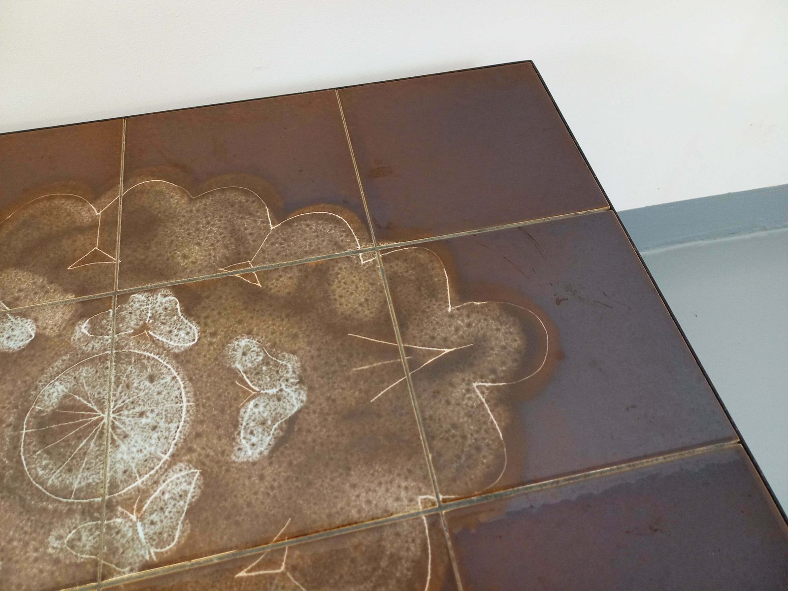 Rechthoekige salontafel van metaal en bruin keramiek photo furniture