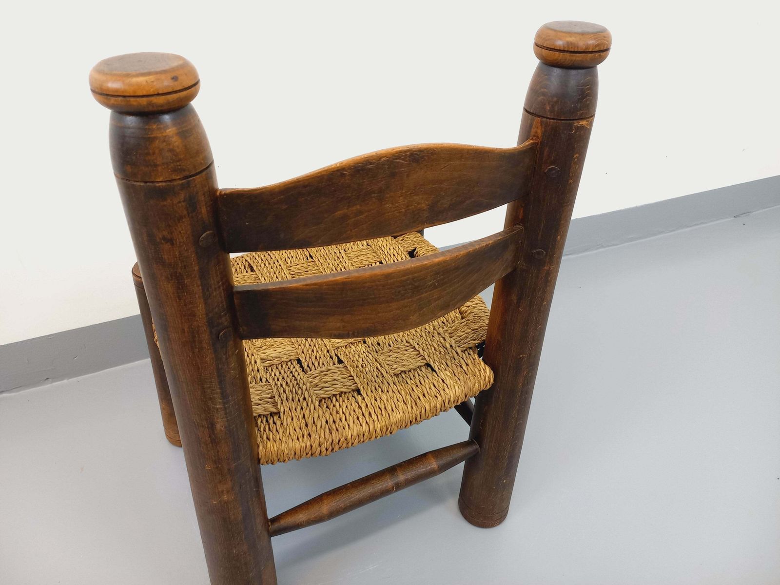 Mobilier Fauteuil bas brutaliste Charles Dudouyt en bois photo