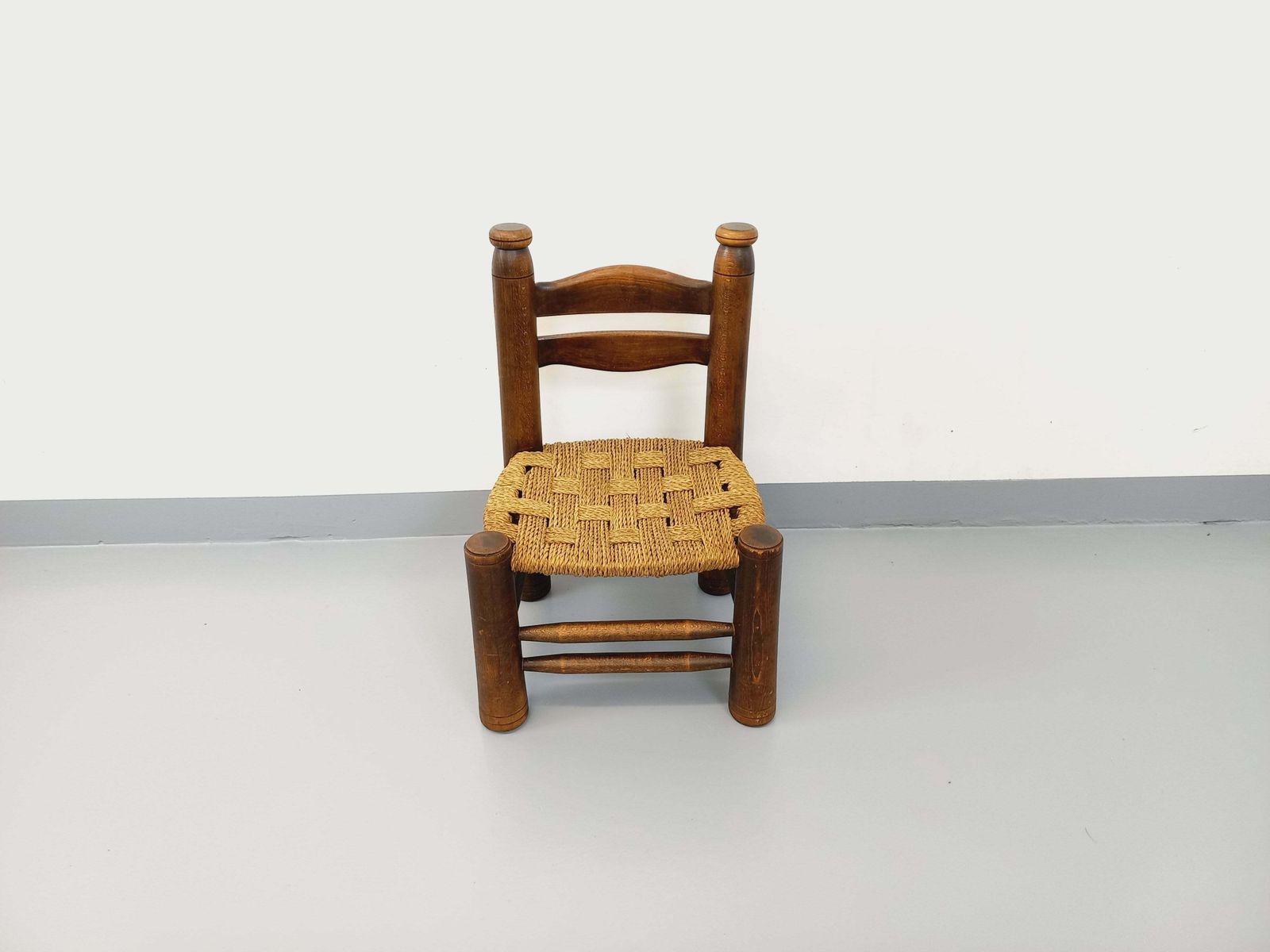 402.0 Fauteuil bas brutaliste Charles Dudouyt en bois photo