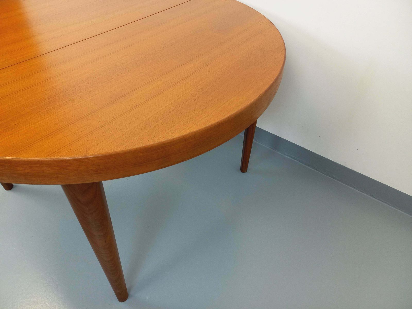 Table ronde scandinave en teck avec 2 rallonges intégrées photo 1607.0