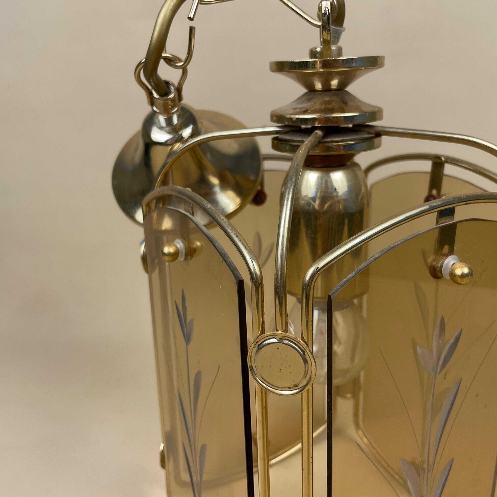 Retro Ceiling Light Lantern Metal Gold Brass Lamp Indoor Glass Vintage Antique Pendent Lamp Lights Ornate Detail Yellow Cut Glass photo Lighting