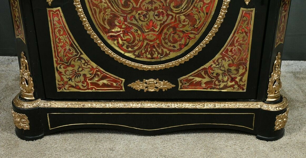 photo vinterior “Boulle” Marquetry Entryway Cabinet, Napoleon III Period – Mid 19th Century