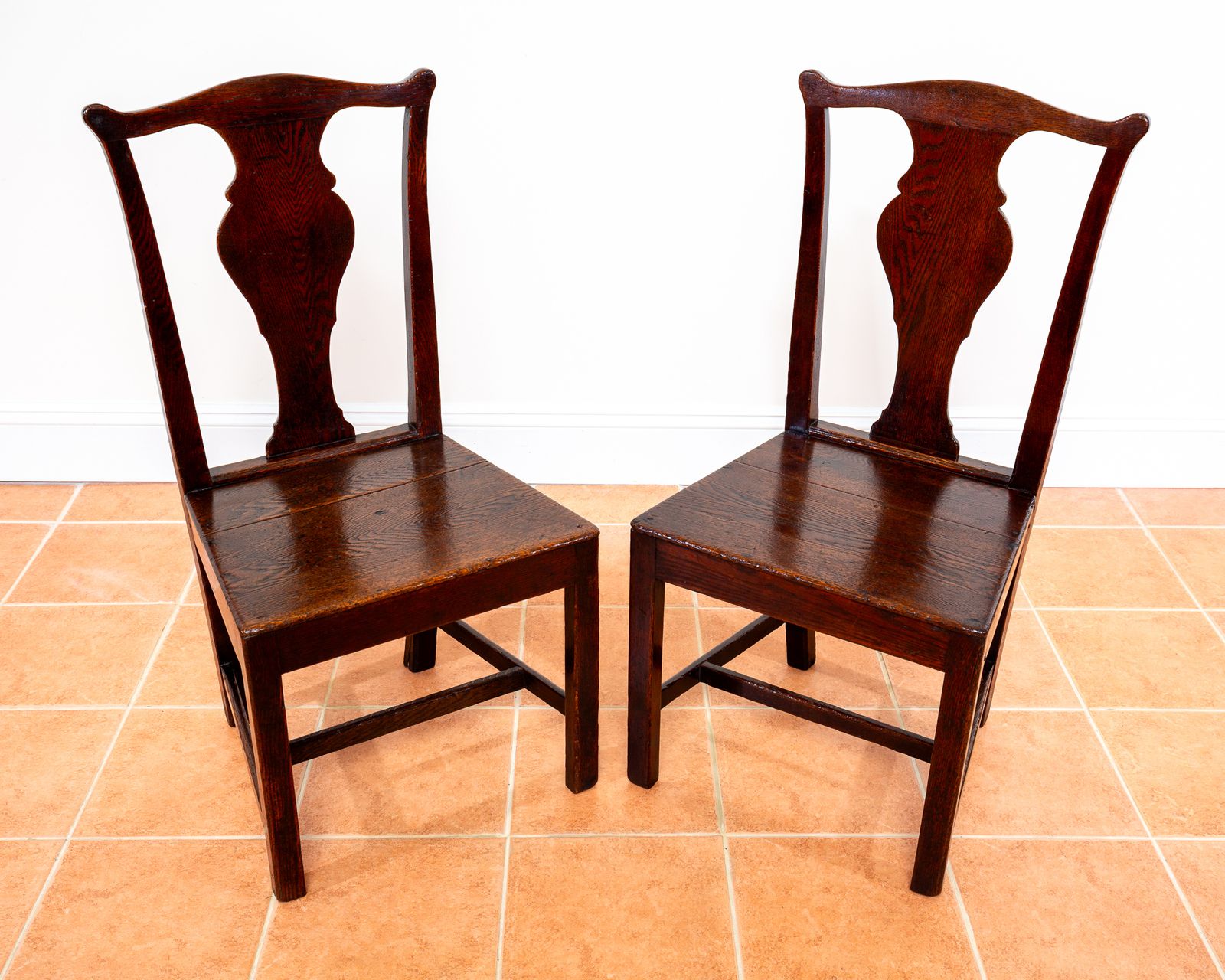 photo vinterior Georgian Oak Country Dining Chairs 1780 Pair Antiqu.E Welsh Vase Back Hall Chairs Chippendale Style Country House Farmhouse Occasional Chairs