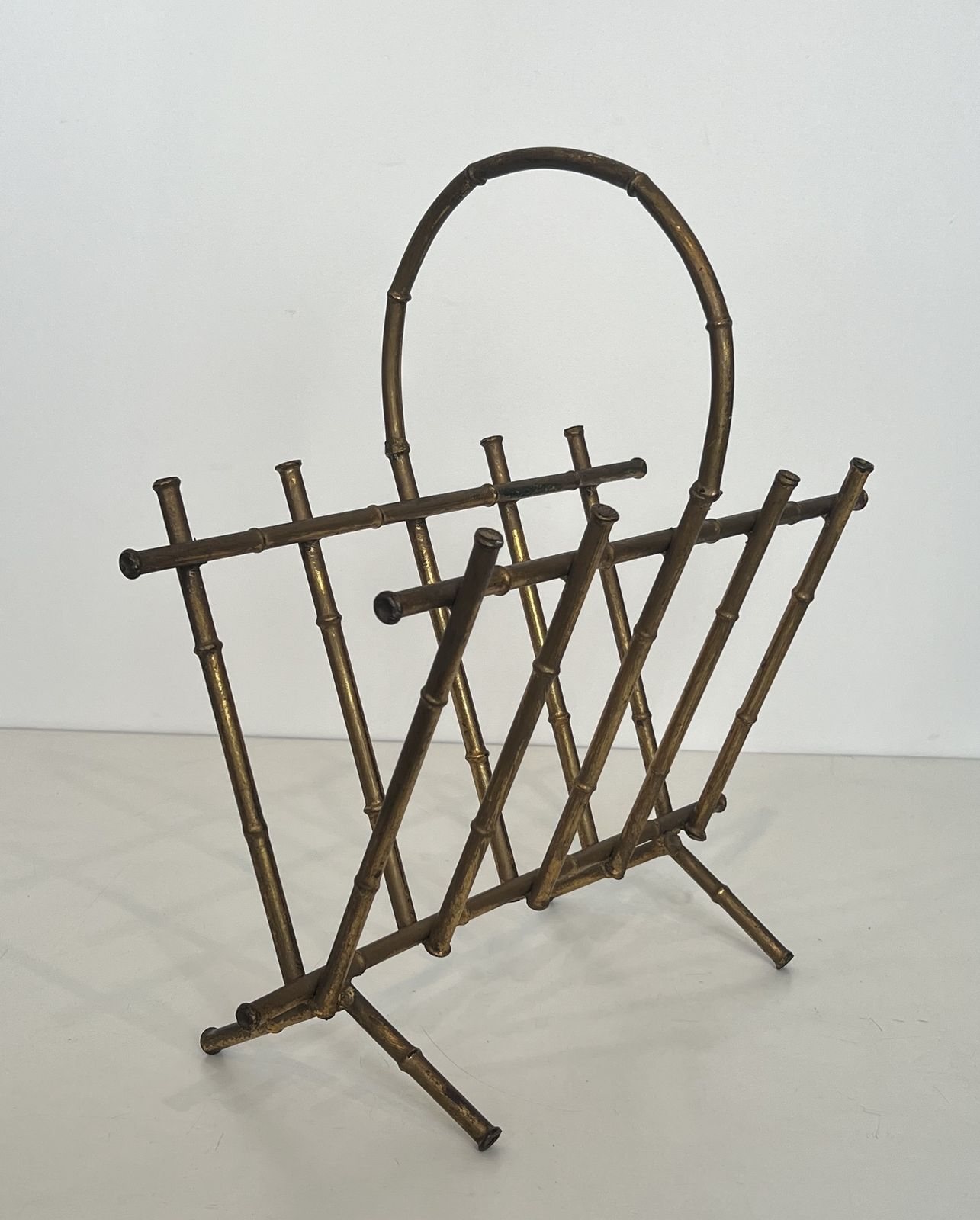 photo vinterior Faux Bamboo Style Gold Metal Magazine Rack Attributed To Maison Baguès