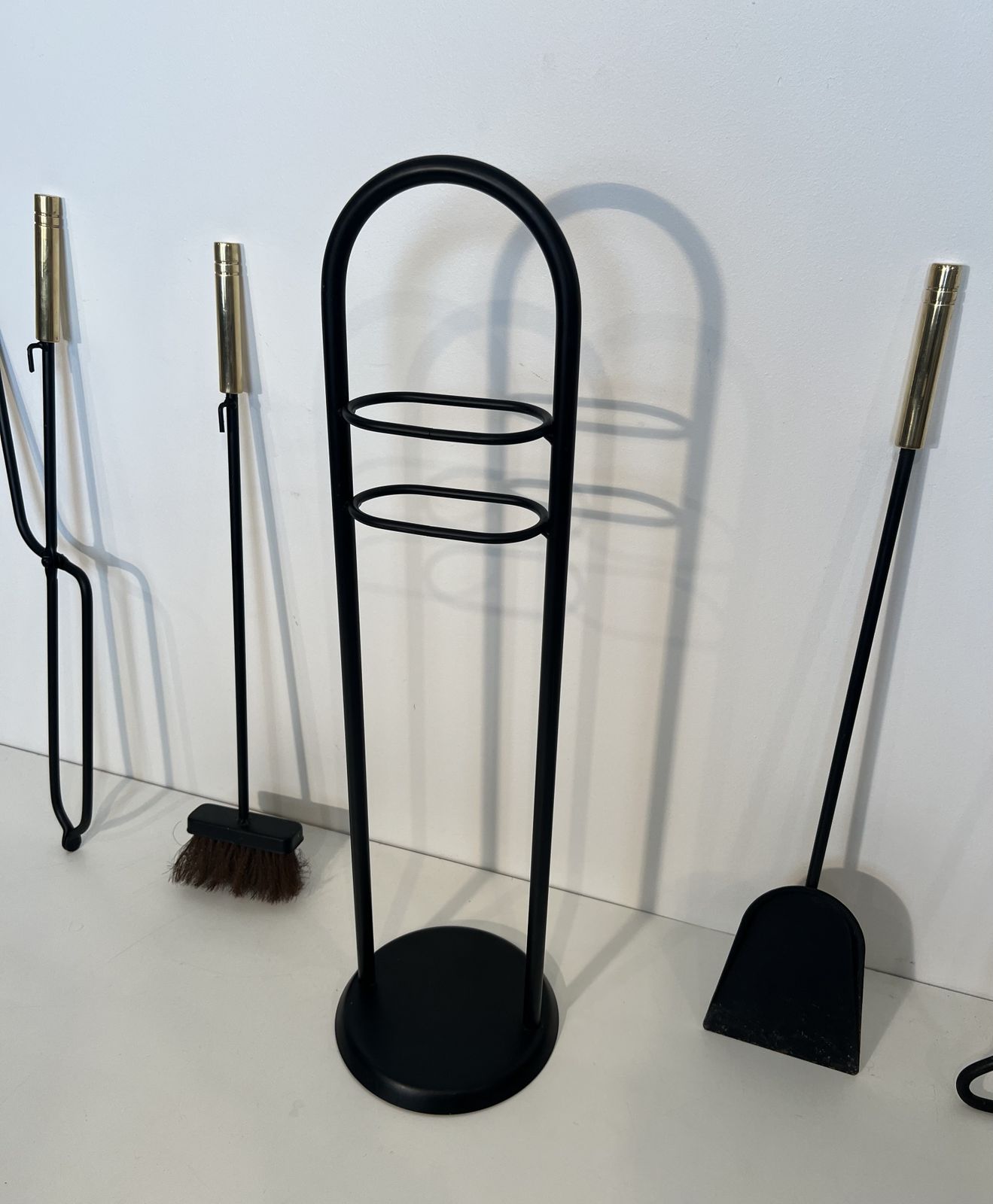 photo furniture Black Lacquered Metal And Brass Design Fire Kit