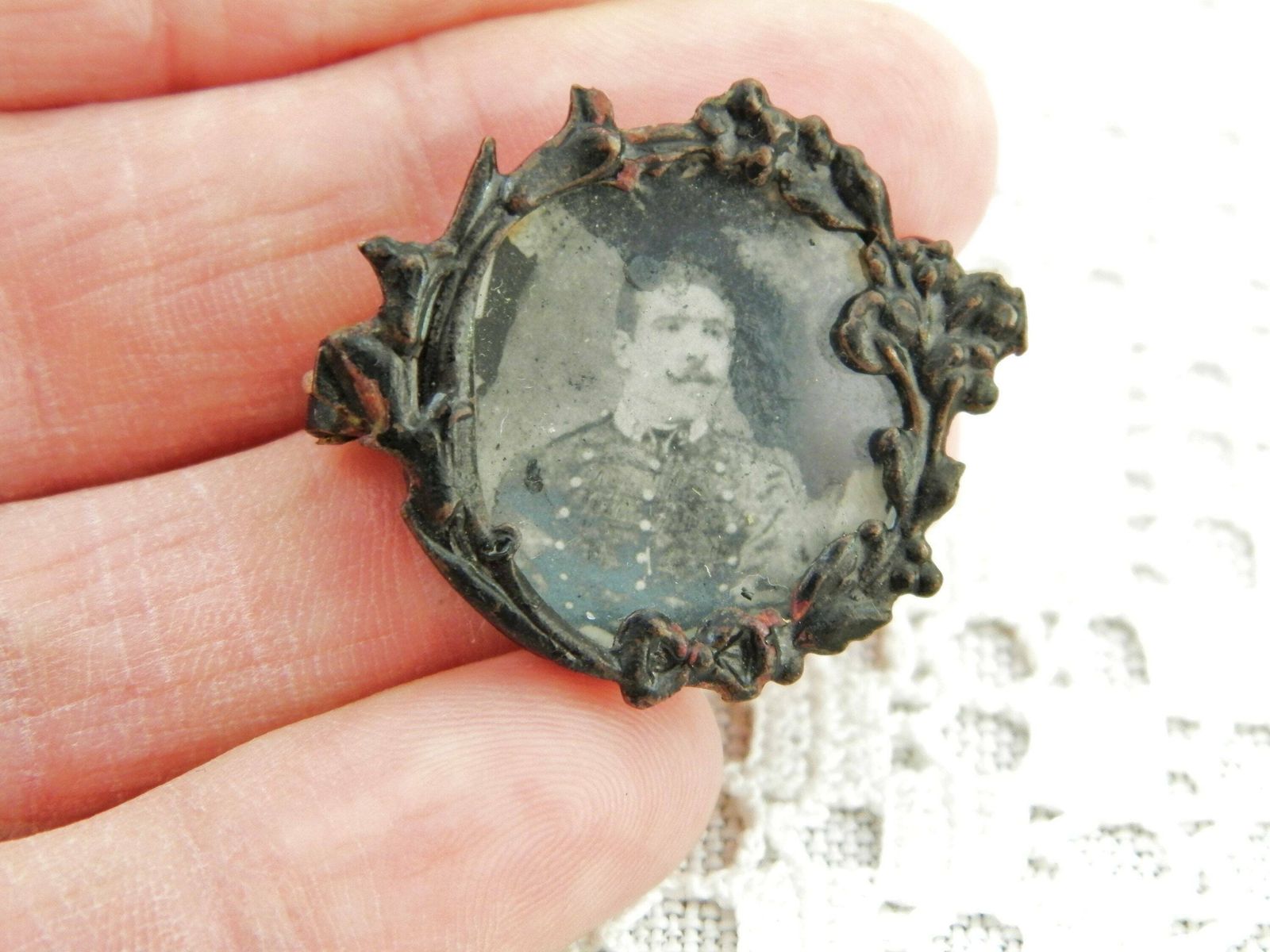 Antieke Franse Victoriaanse Ijzeren Fotobroche Met Portret Van Een Jonge Man Met Snor, Vintage Rouwsieraad Uit Frankrijk photo furniture