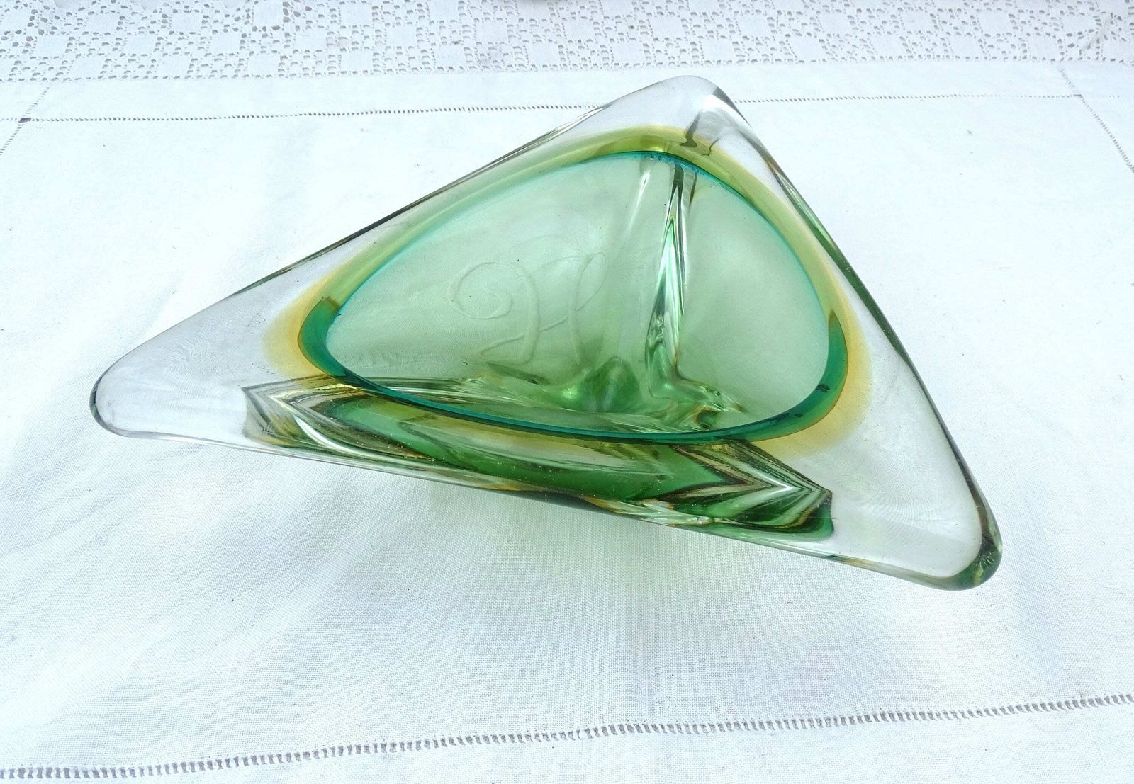 Large Italian Green And Yellow Arte Nuova Murano Sommerso Triangle Glass Bowl, Big Retro Venetian Triangular Glass Cigar Ashtray From Italy photo Home Decor