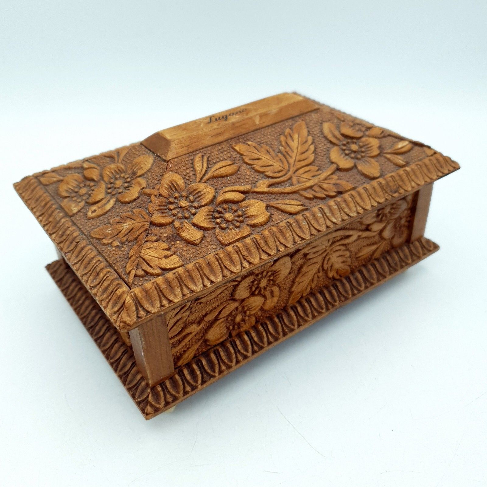 photo furniture Swiss Music Box Lugano Handcarved Decorative Floral Jewellery Box L16cmxh9cmx11c