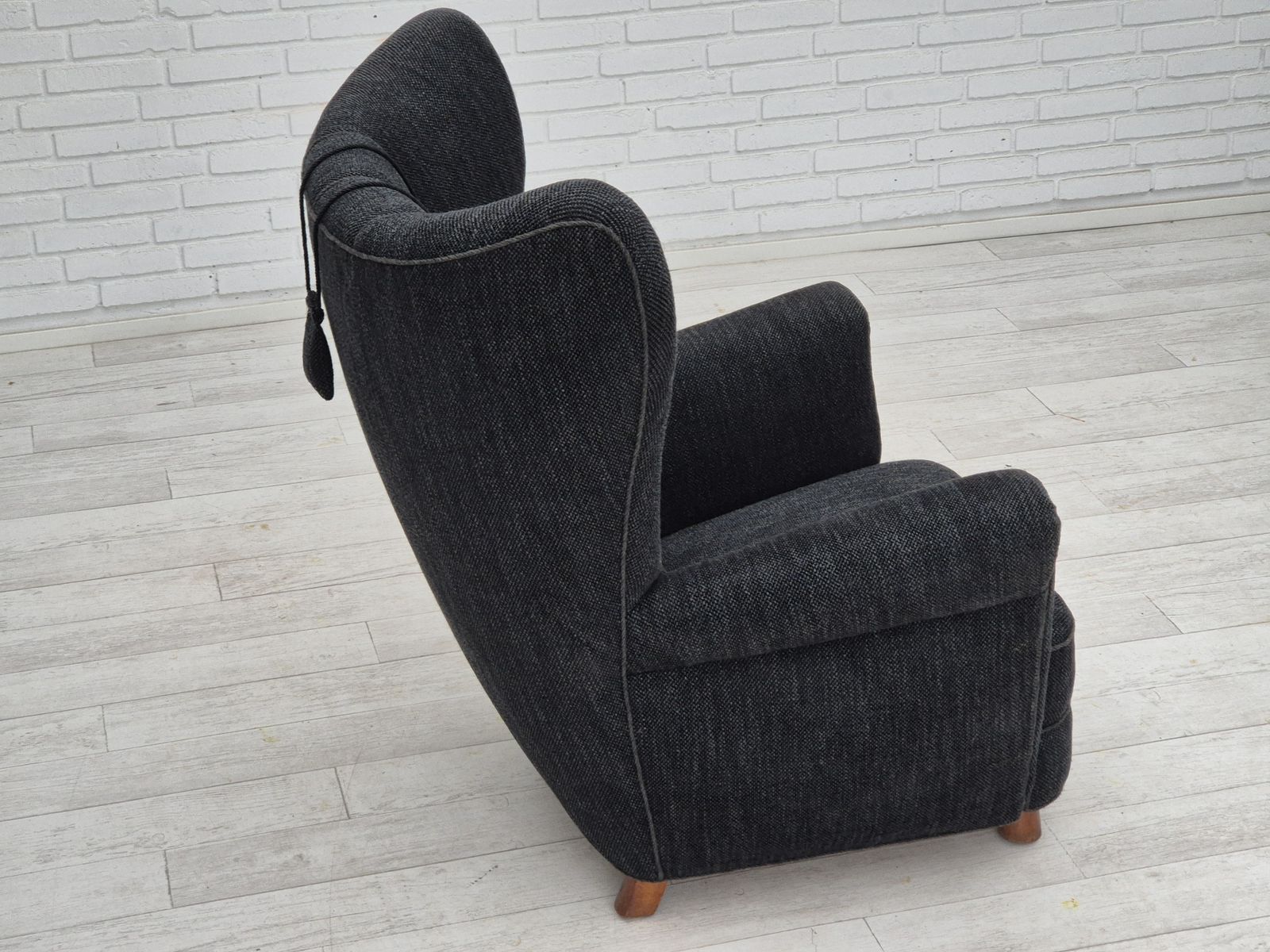 1495.0 Jaren 1960, Deense Relaxfauteuil, Opnieuw Bekleed, Grijze Meubelstof. photo