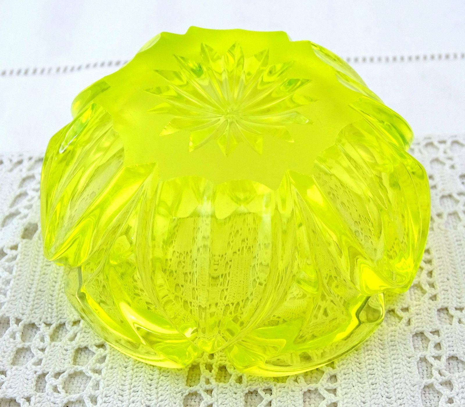Small Antique Uranium Crystal Glass Trinket Round Dish, Retro Green Yellow Glassware Condiment Accessory From France, Glowing Glass Curio photo vinterior
