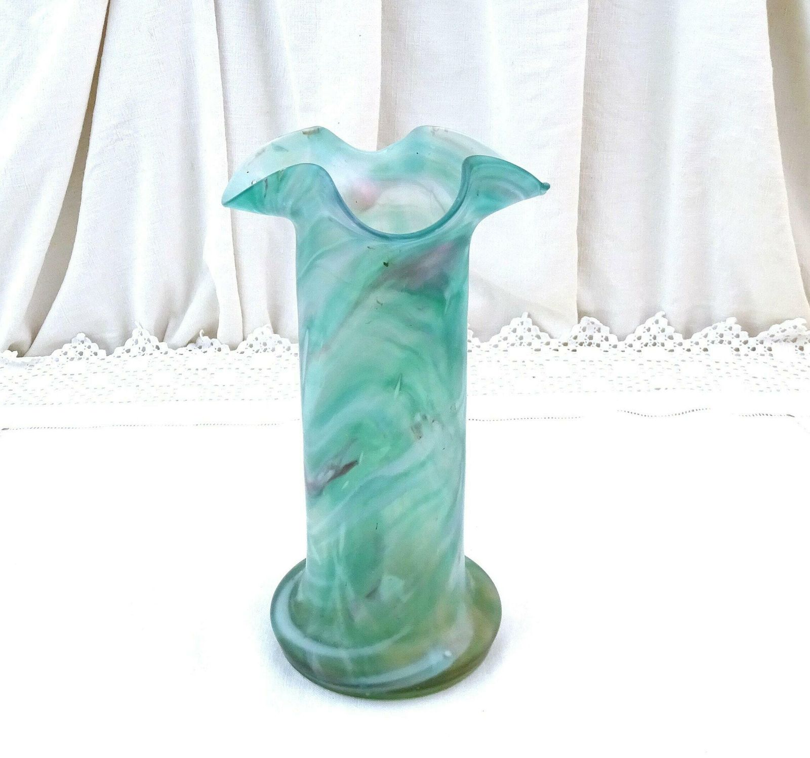Vintage Franse Art Nouveau Geblazen Pate De Verre Glazen Vaas Met Golvende Rand In Aquagroen Tinten, Vintage Bloemschikglas, Frankrijk