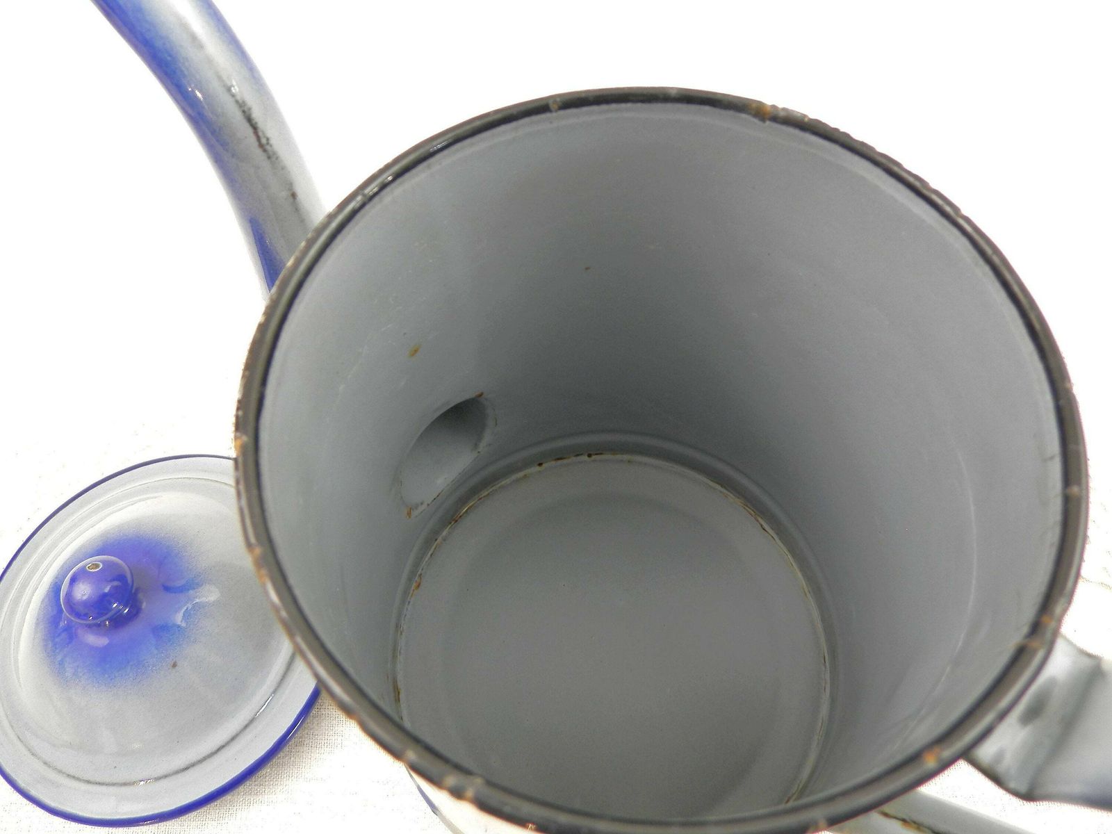 Antieke Franse Beschilderde Koffiepot Van Blauw Geëmailleerd Porselein Met Bloemmotief – Ganzenhalsuitloop – Aardewerk Cafetière Uit Frankrijk – Landelijke Keukendecoratie photo buy