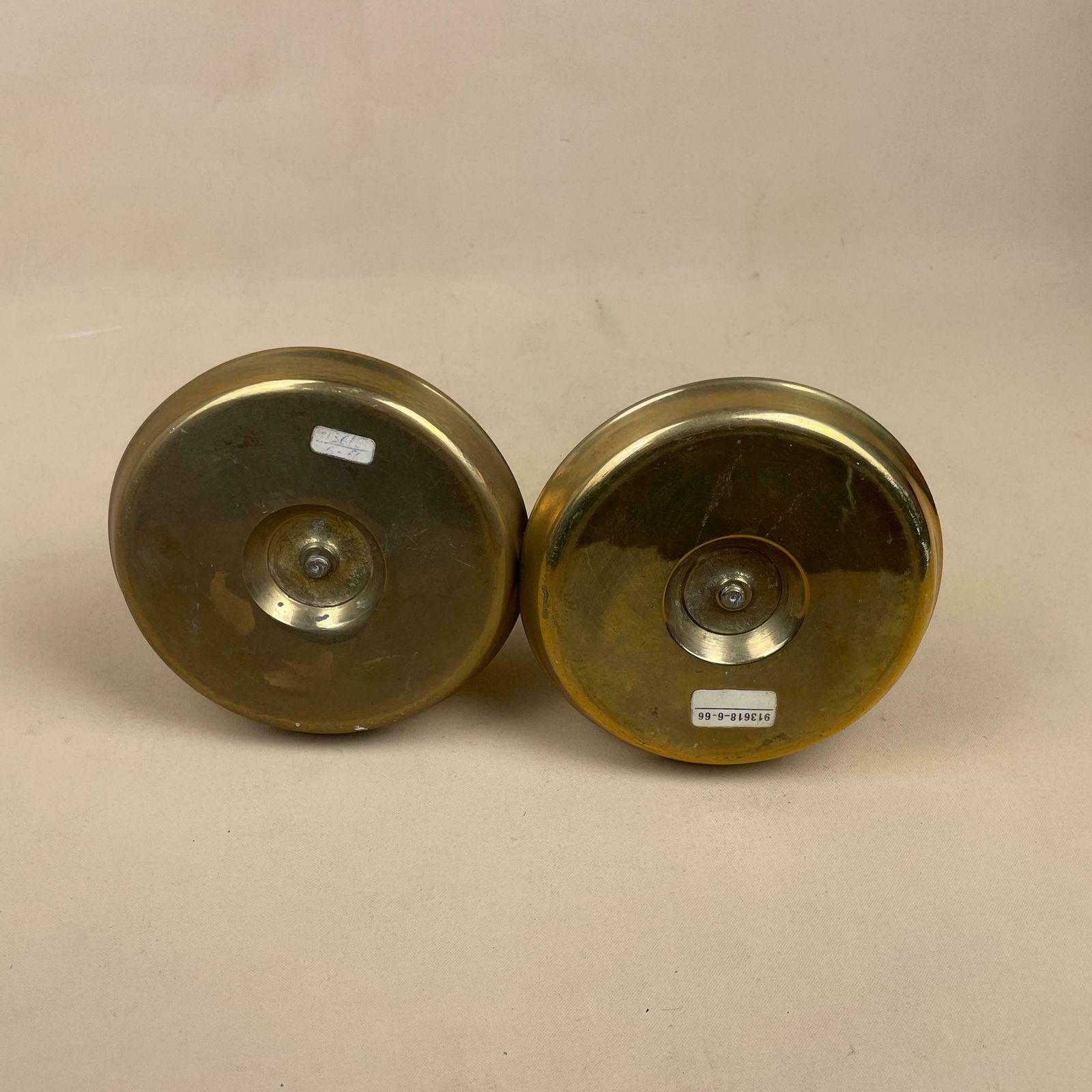 photo furniture Antique Matching Pair Of Gold Brass Metal Candlestick Candle Stick Vintage Column Taper Dinner Candlesticks Round Base Column Chamber