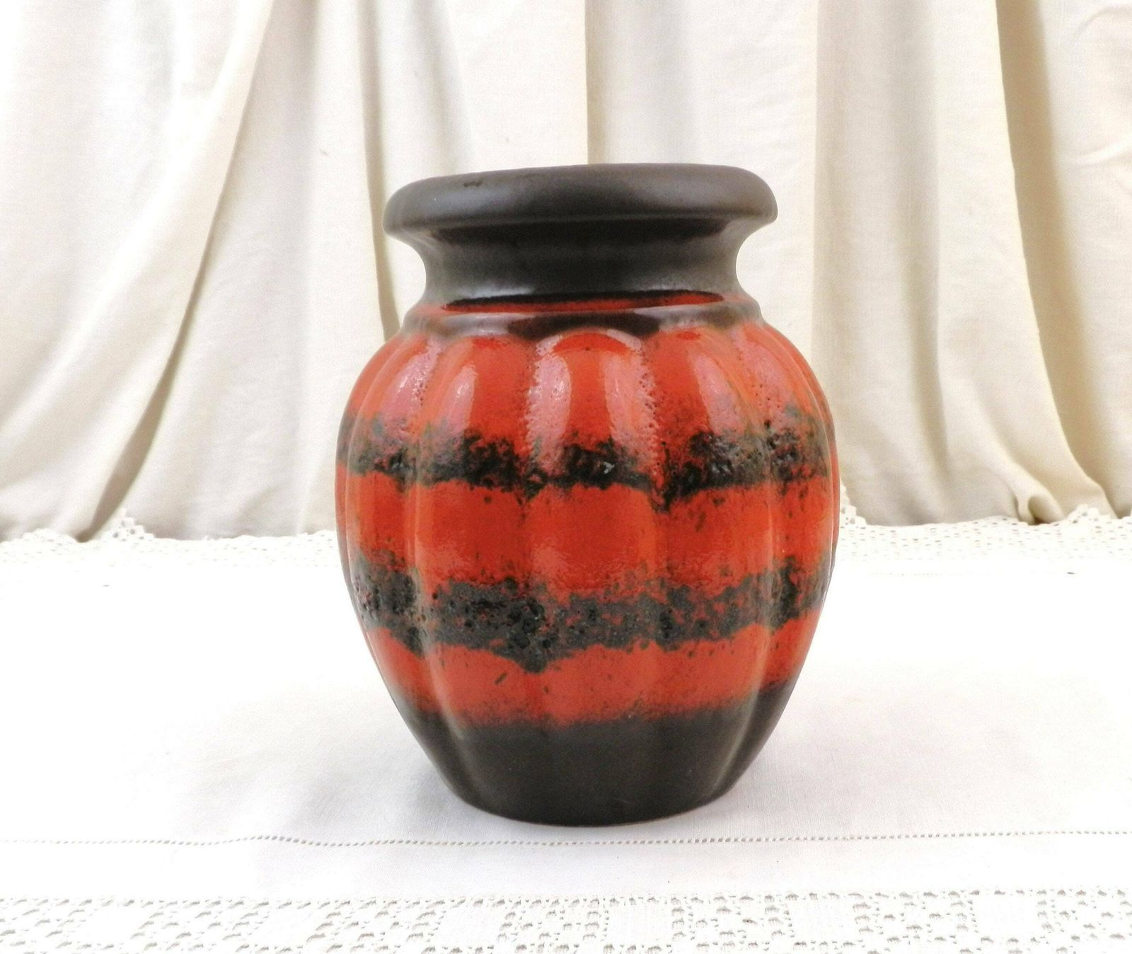 Vintage Scheurich Keramik Grote Ronde Vaas Met Rood Zwart Gestreept Fat Lava Glazuur, Mid Century Jaren 1960, West Duits Aardewerk