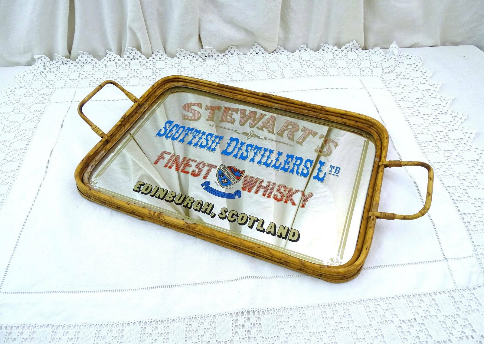 Vintage Promotiedienblad Van Glas En Bamboe Voor Stewarts Scottish Distillers Edinburgh – Retro Mid Century Whisky Reclame Uit Schotland