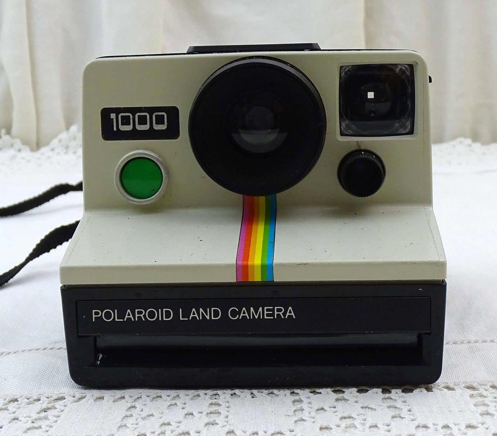 Vintage Polaroid Land Camera 1000 Met Groene Sluiterknop, Retro Instant Fotocamera, Analoog, Europa, Ca. Jaren 1970–1980, Woondecoratie photo for sale