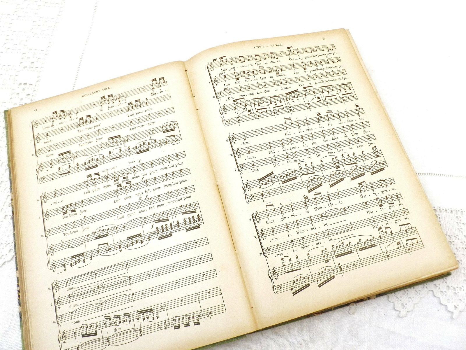 Antique Hard Back Music Score Of French Opera William Tell By Gioachino Rossini, Retro Bound Operatic Sheet Music Guillaume Tell From France photo furniture