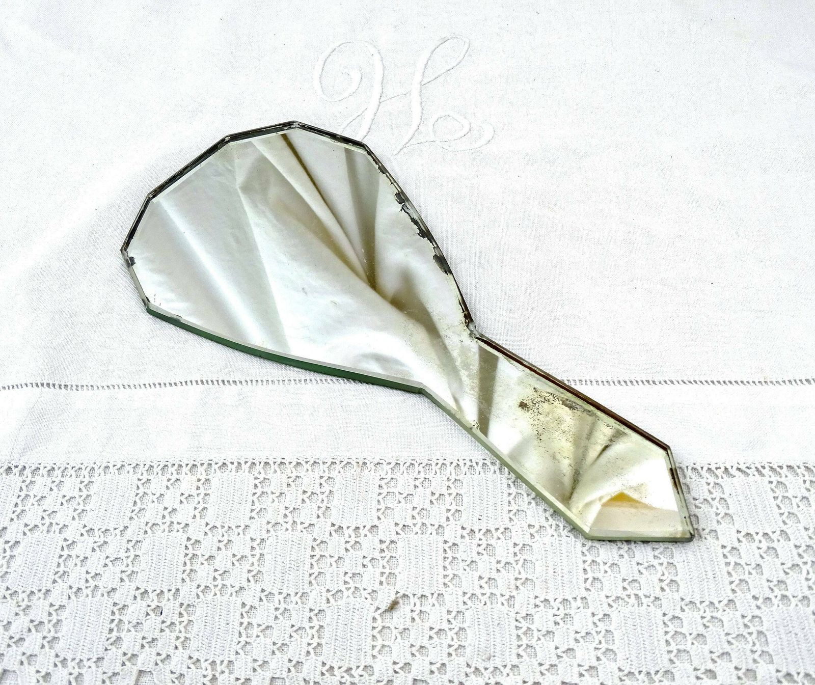 Grote Vintage Franse Art Deco Handspiegel Met Geslepen Rand, Jaren 1930, Met Gebruikssporen – Kaptafelaccessoire Uit Frankrijk photo furniture