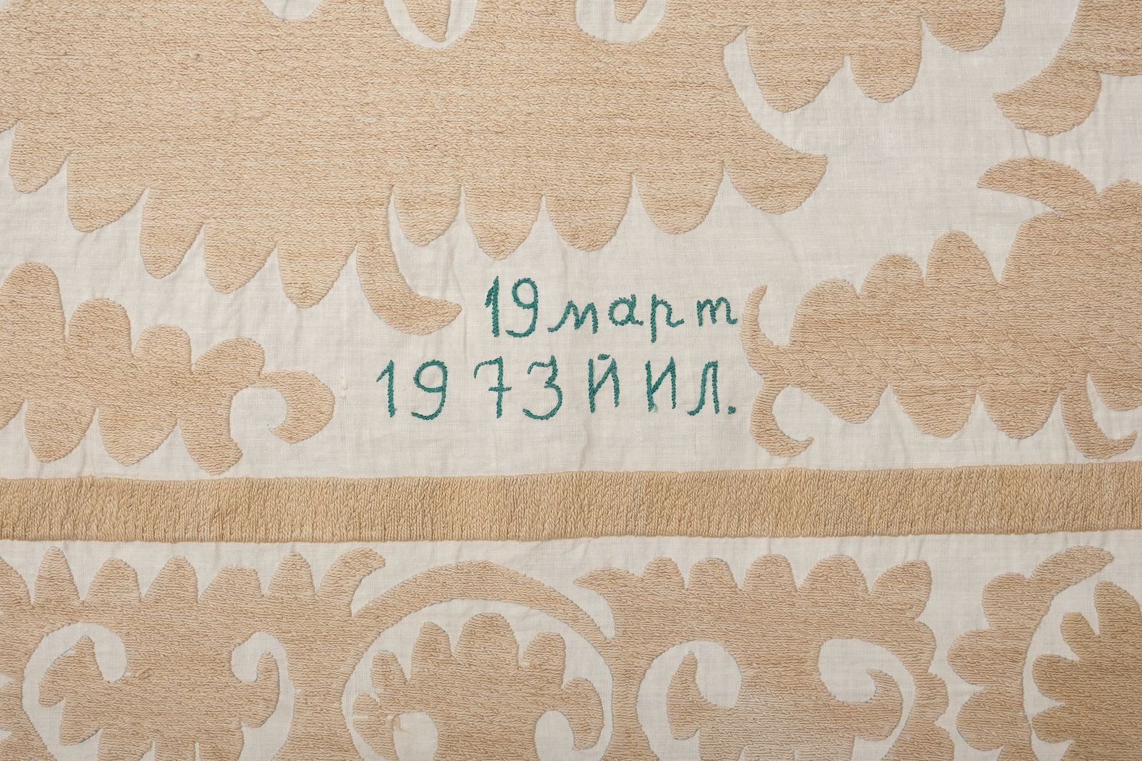 Suzani Pastel Table Cover, Dated Tribal Embroidery Wall Decor, Beige Neutral Color Suzani Bedspread, Ethnic Fabric 4'7'' X 4'8'' photo vinterior