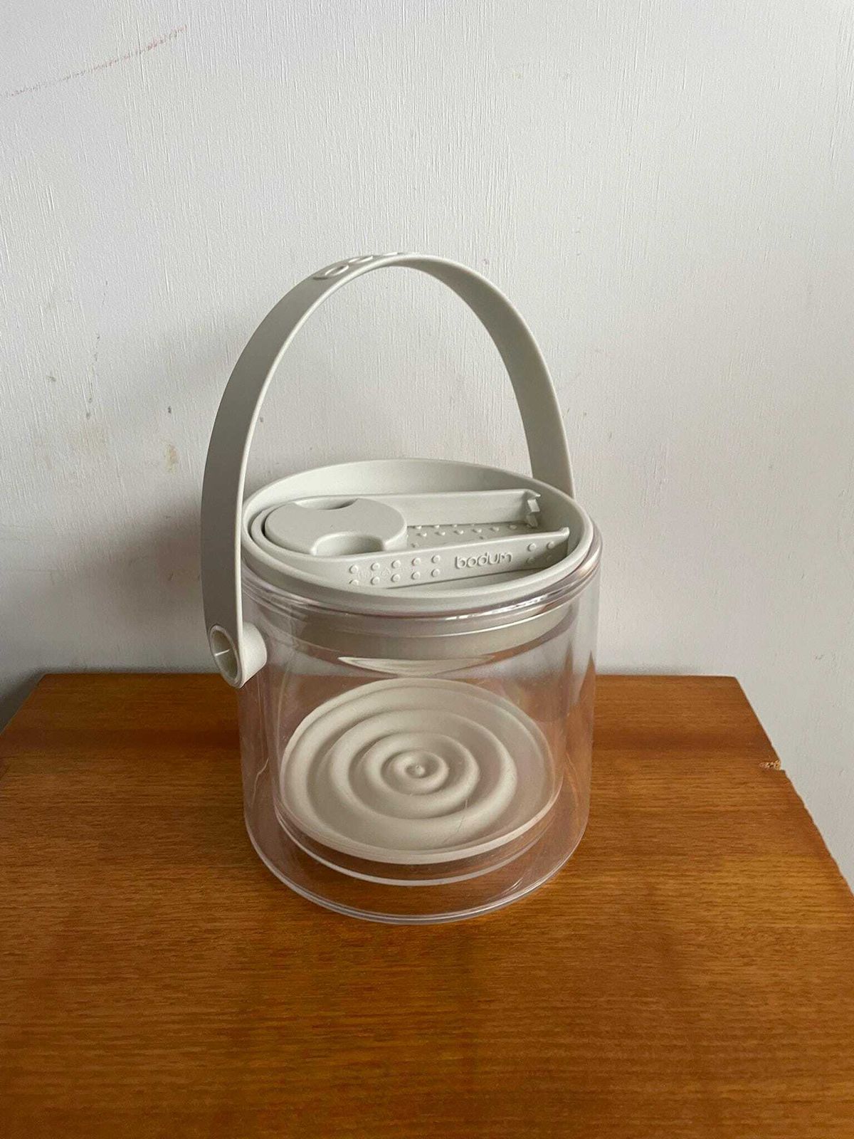 Vintage Cream Grey Danish Bodum Postmodern Plastic Ice Bucket With Tongs And Lid