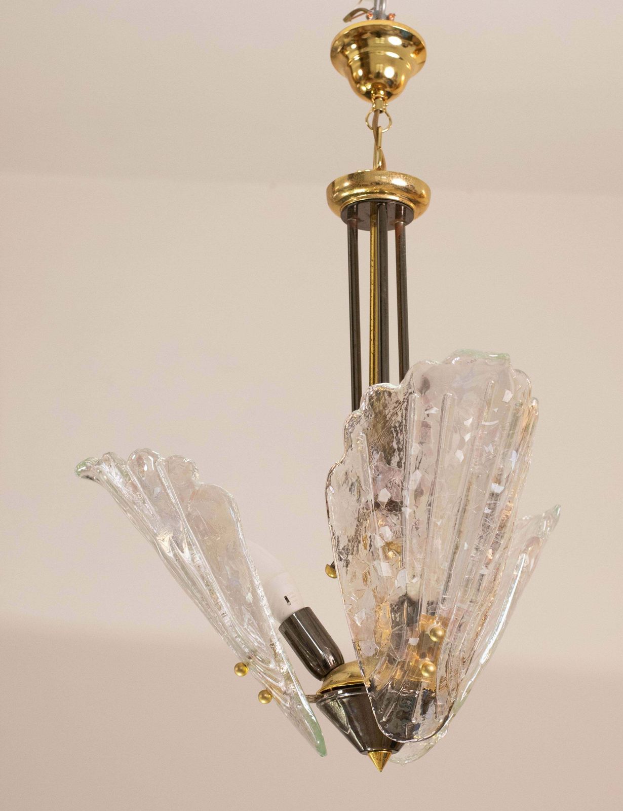 Elegant Murano Chandelier With 3 Leaves Iridescent In Murano Glass photo Lighting