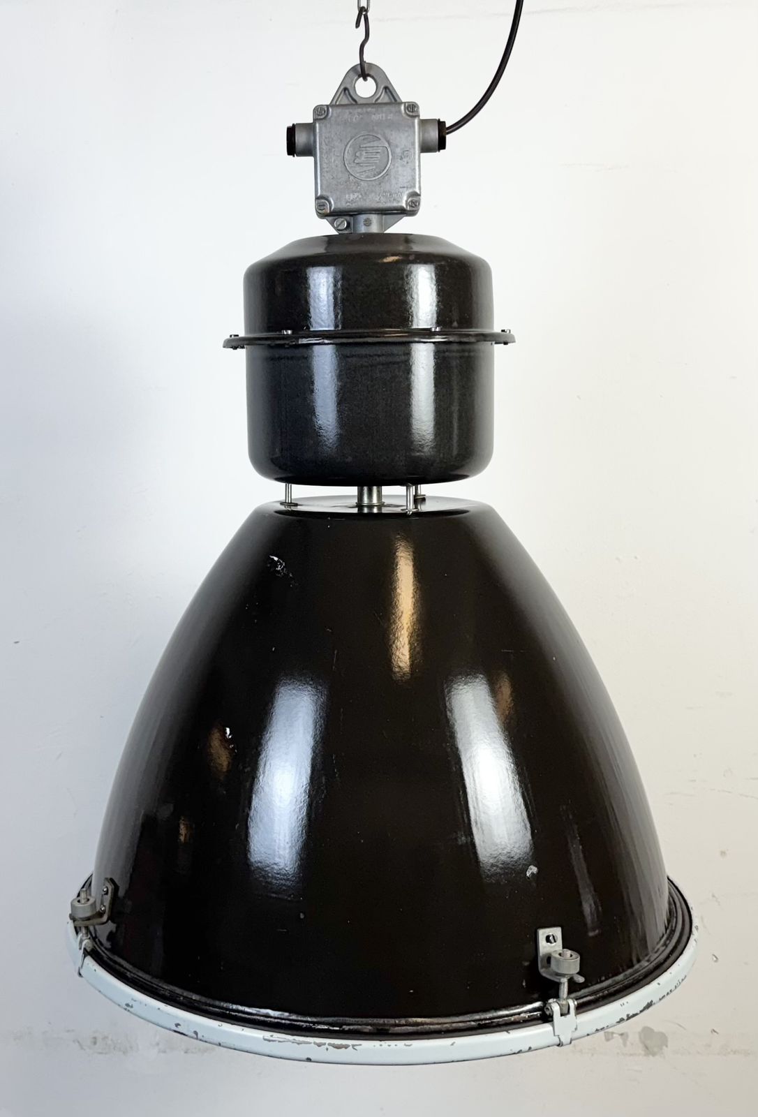 Large Black Enamel Industrial Lamp With Clear Glass Cover From Elektrosvit, 1960s, 20x photo for sale