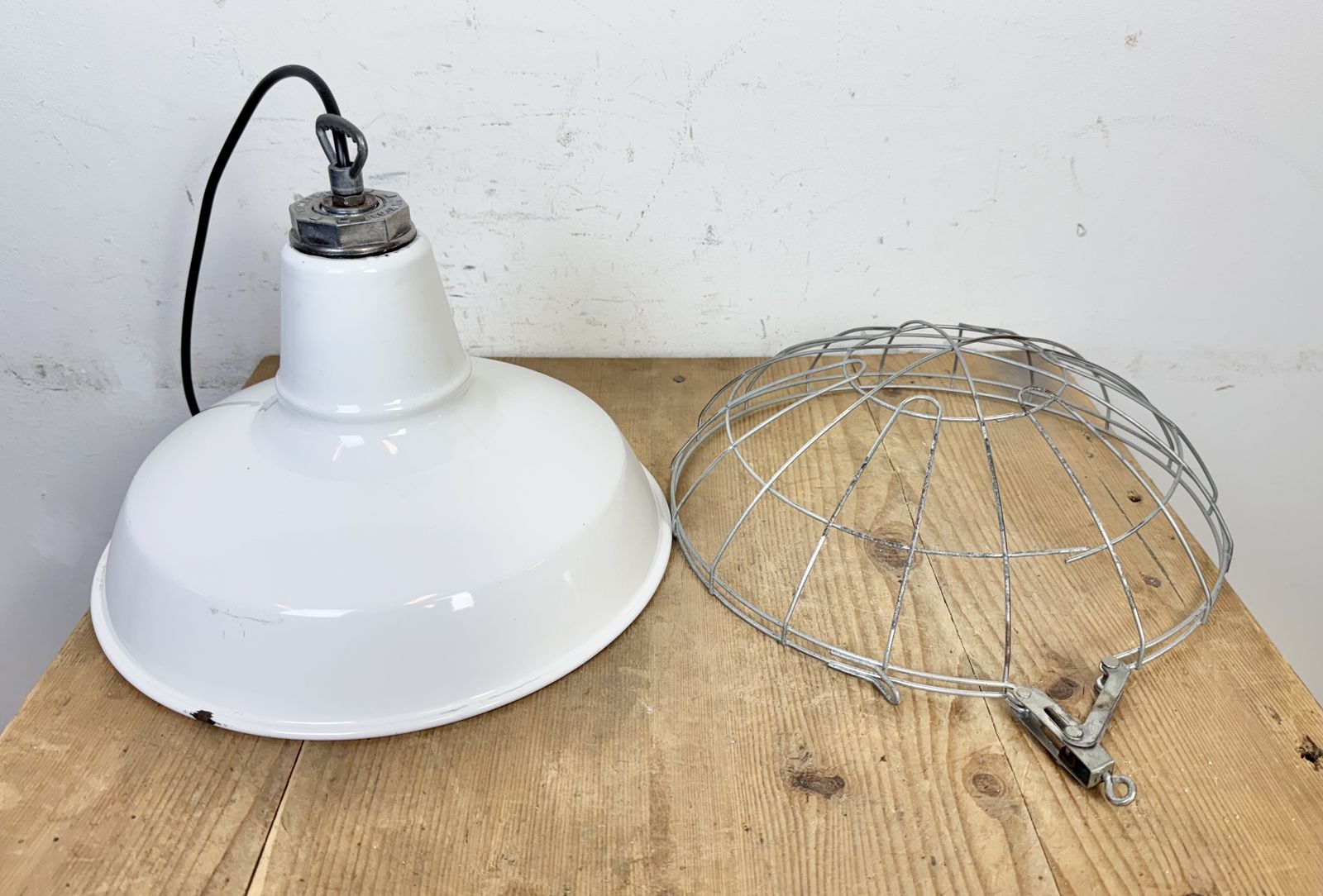 Industrial White Enamel Factory Pendant Lamp From Benjamin USA, 1960s, 2x photo vintage
