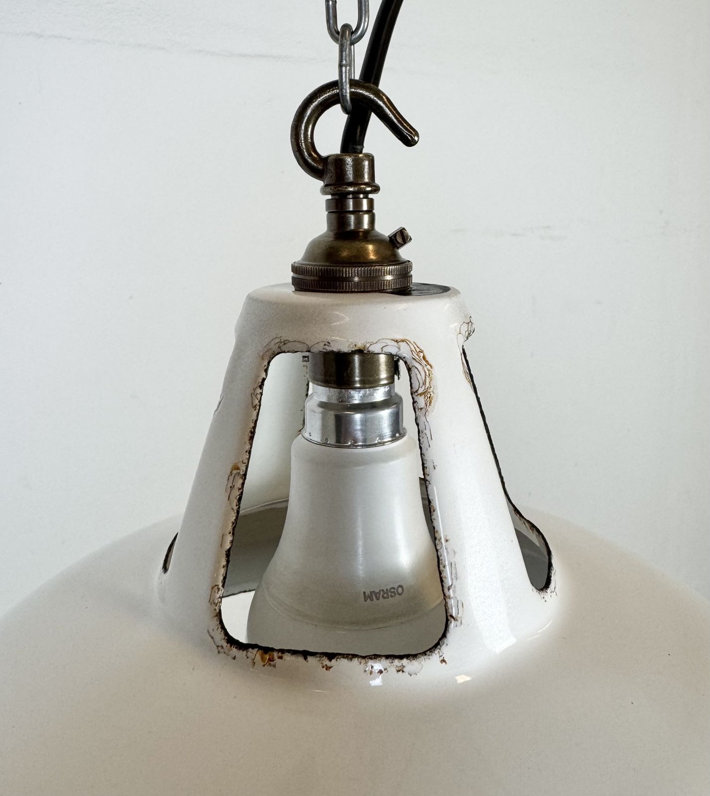 Industrial White Enamel Factory Pendant Lamp From Thorlux, 1960s photo vintage