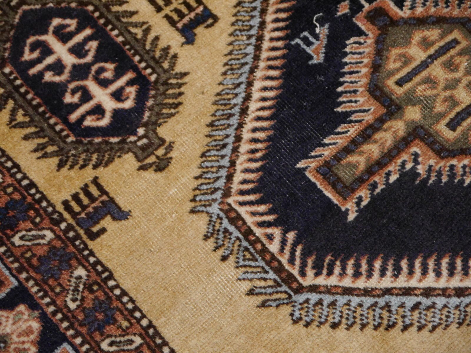Vintage Rug Hand Knotted Wool 6.9 X 4.3 Ft / 209 X 131 Cm photo 690.0