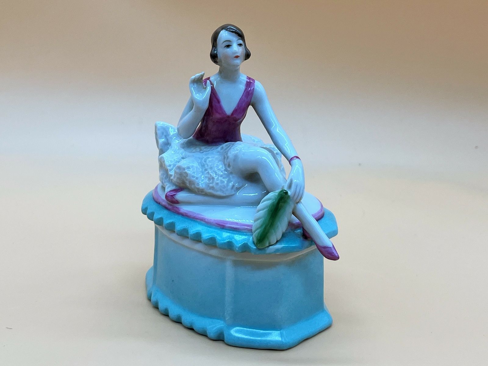 1930's Meissen Porcelain Art Deco Flapper Girl Powder Box. photo vintage