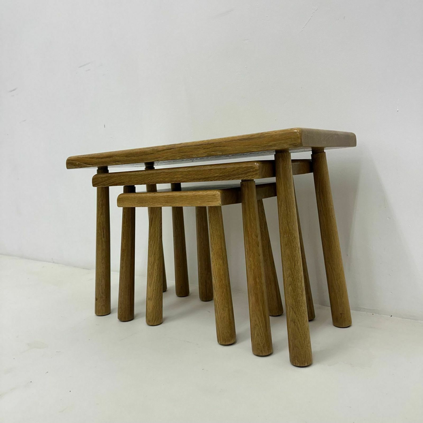 photo furniture Set Bijzettafels Massief Eikenhout, Brutalist, Jaren 1970