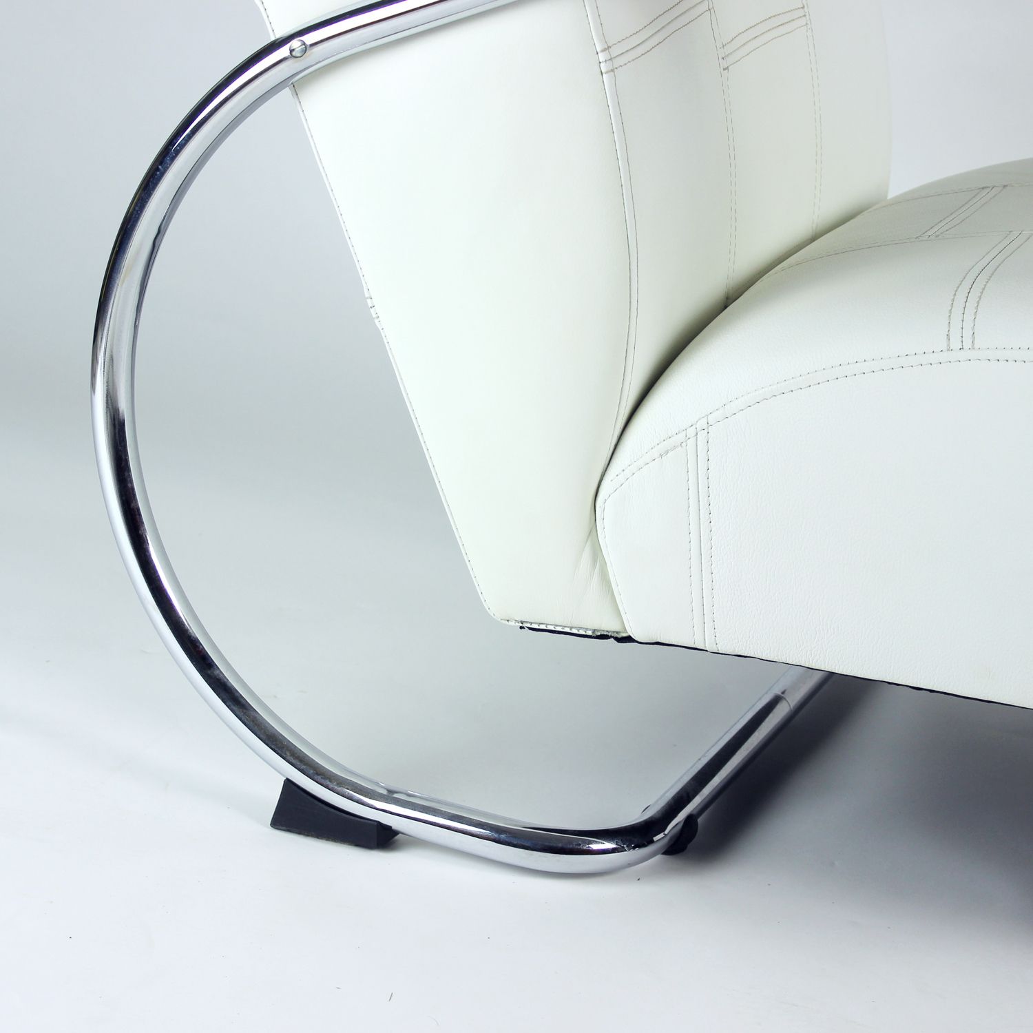 photo furniture 1930s Chrome & Leather Armchair By Hynek Gottwald, Czechoslovakia