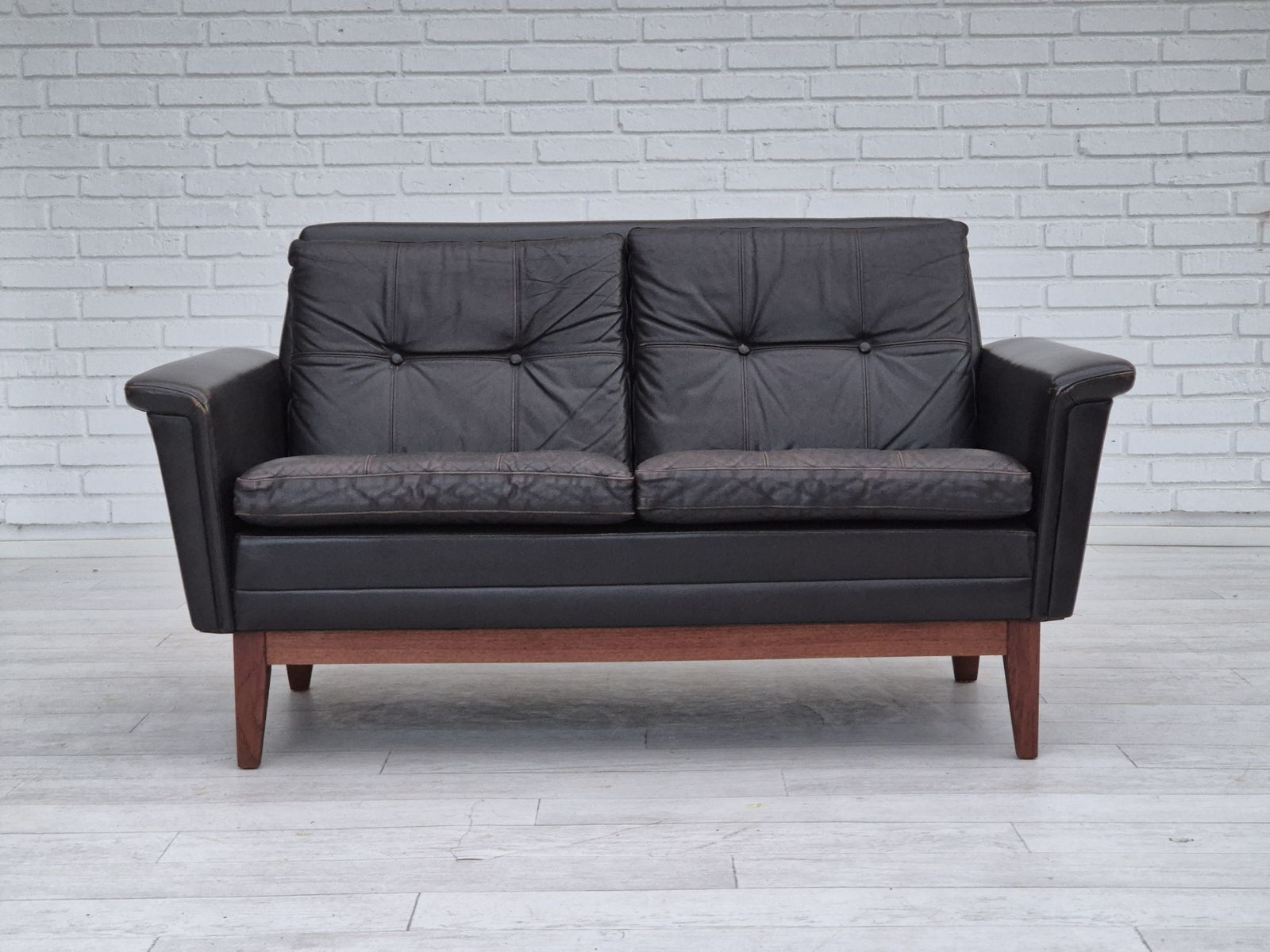 1970s, Danish 2 Seater Sofa, Original Condition, Furniture Leather, Solid Teak Wood. photo buy