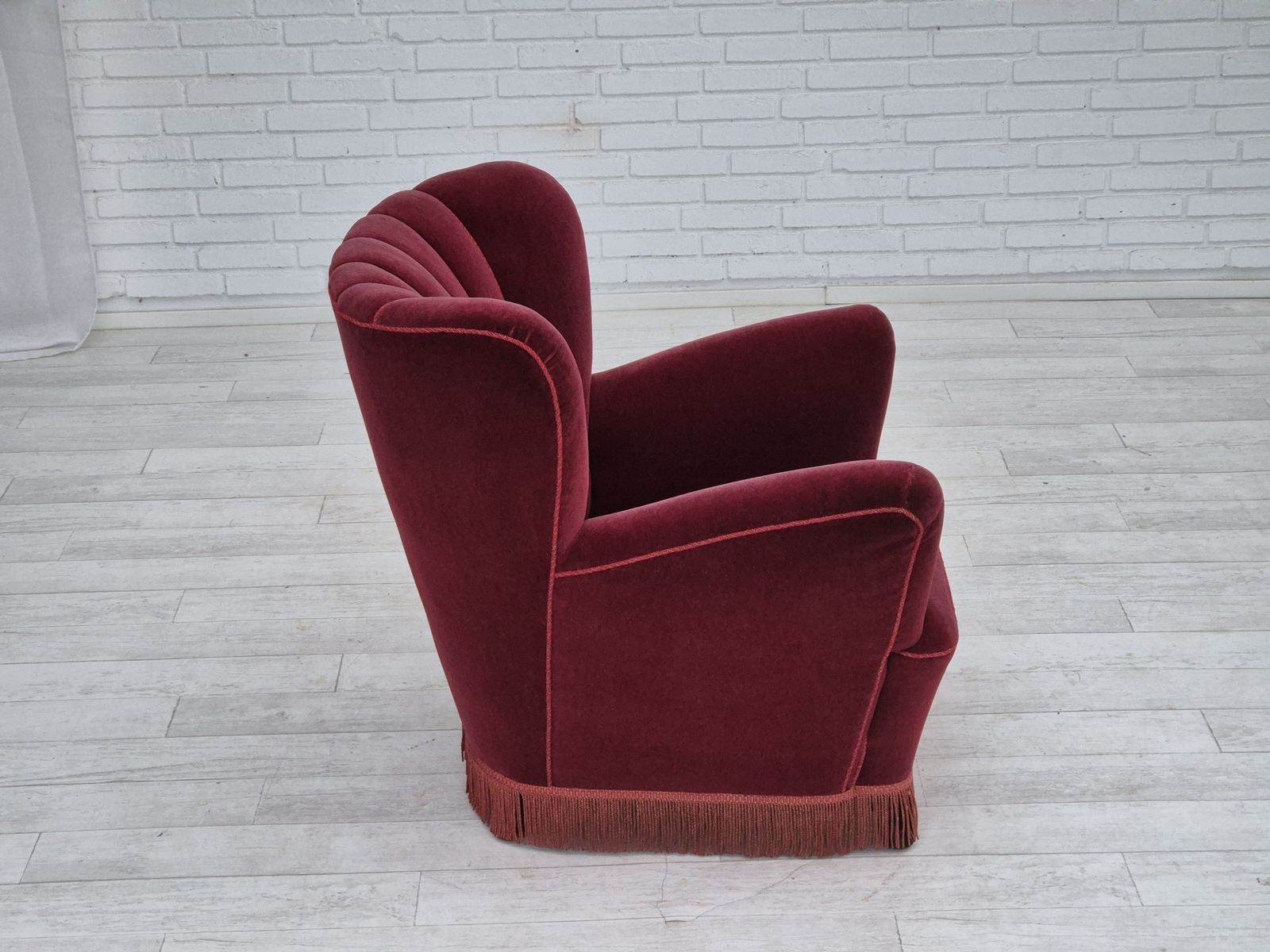 Ca. Jaren 1960, Deense Fauteuil, Ongerestaureerde Staat, Kersrood Meubelvelours. photo for sale