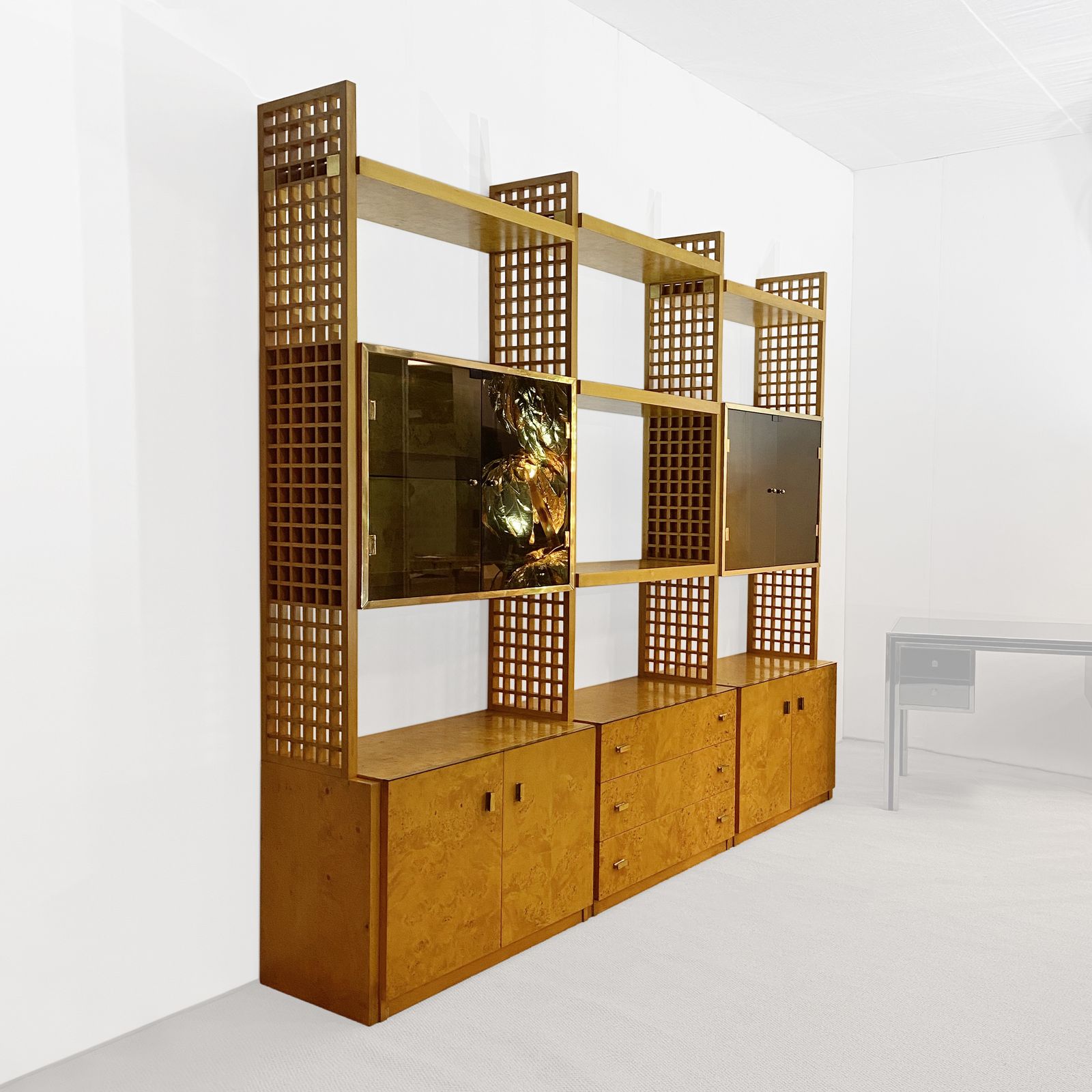 Gianluigi Gorgoni 1970s Brass Burl Wood Glass Display Cabinet Shelving Rizzo Gold Fratelli Turi photo for sale